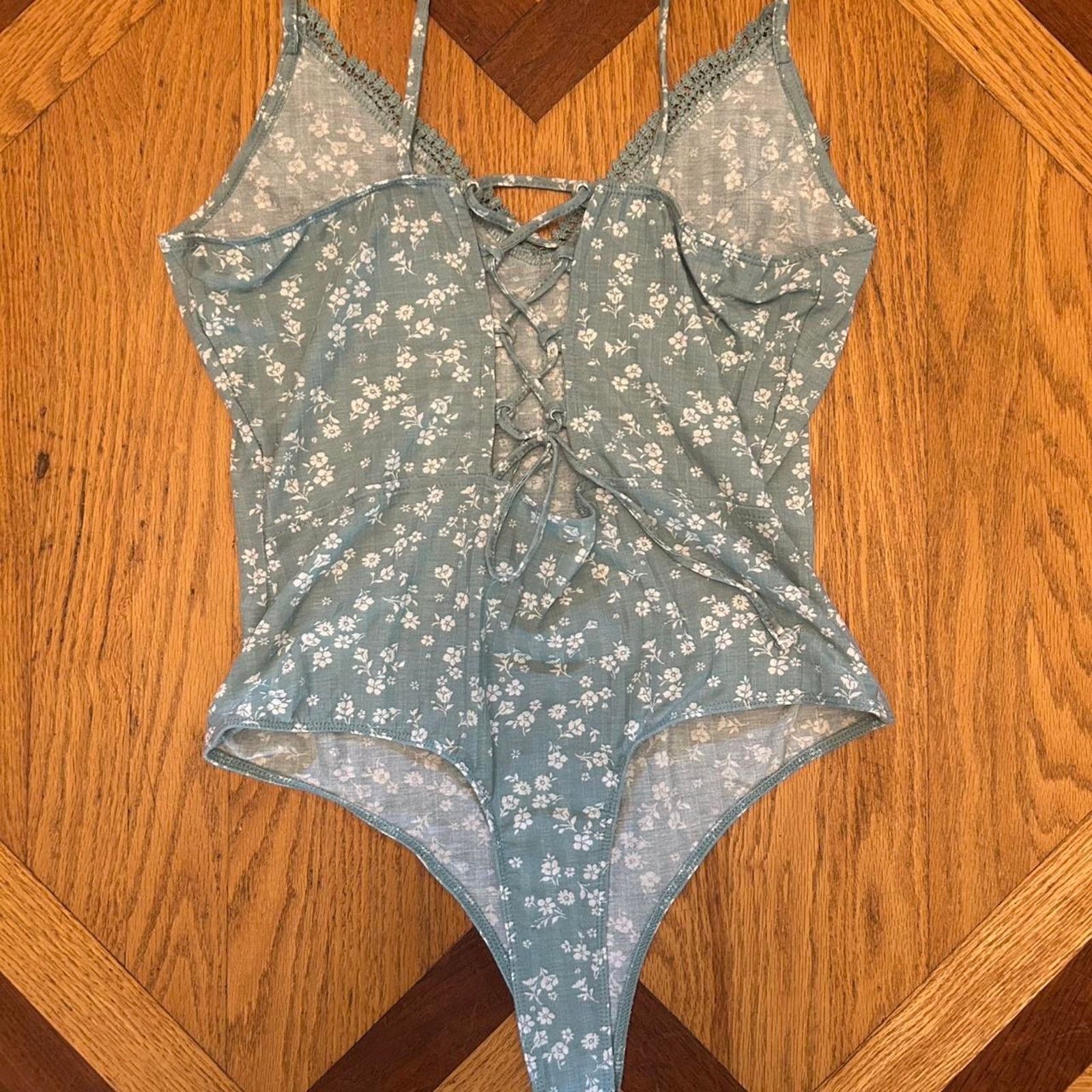 rue21 (XL) Rue 21 Floral Bodysuit Size XL / US 12-14 / IT 48-50 - 1 Thumbnail