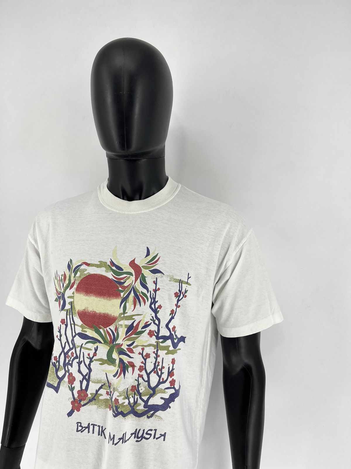 Vintage Batik Malaysia Artistic Scenic Malaysia 90s Travel Tee Size US M / EU 48-50 / 2 - 4 Thumbnail