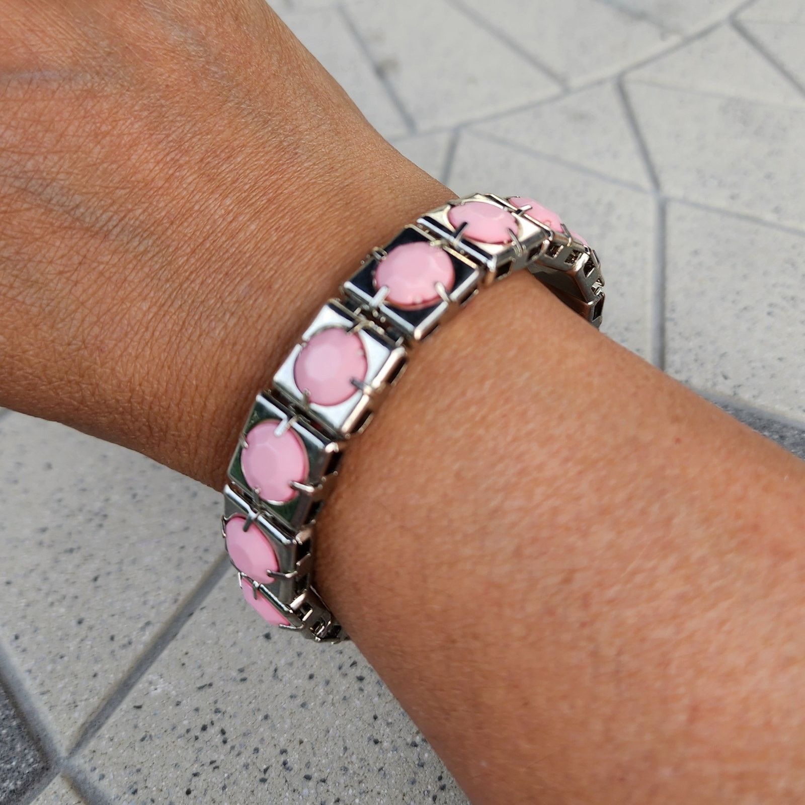 Vintage Vintage Silver Tone Bubblegum Pink Thermoset Link Bracelet Size ONE SIZE - 1 Thumbnail