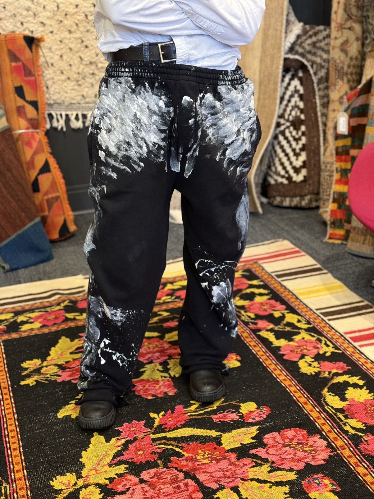 Balenciaga Balenciaga pain splattered sweatpants Size US 32 / EU 48 - 2 Thumbnail
