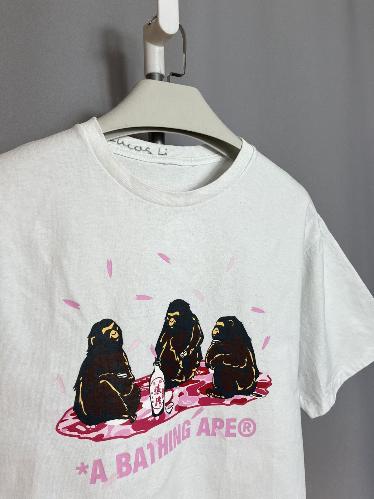 Bape A BATHING APE MEN SHORT SLEEVE TEE SAKURA VIEWING T-Shirt Size US L / EU 52-54 / 3 - 2 Thumbnail