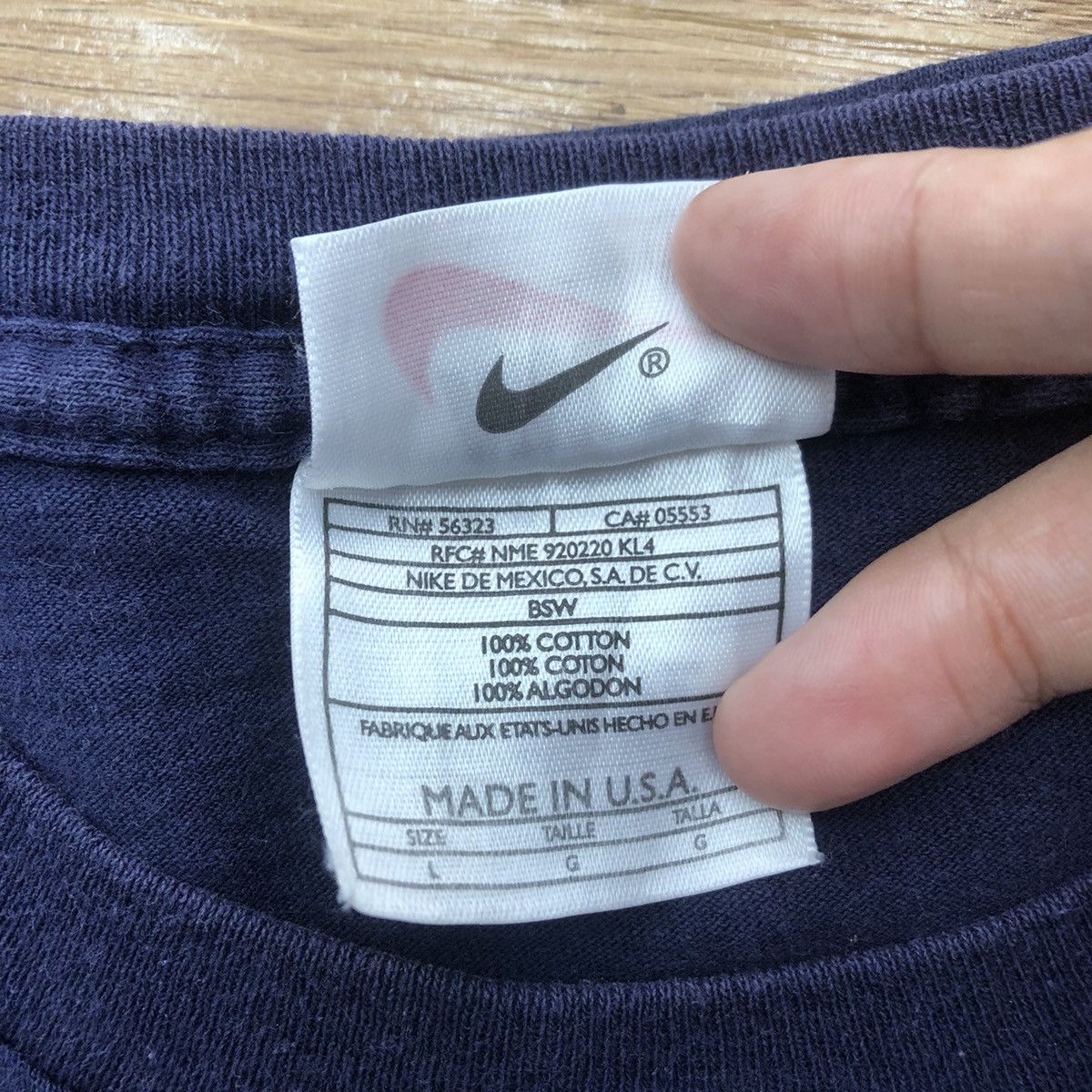 Nike Vintage 90’ NIKE SWOOSH Made In USA Center Logo Tee Shirt Size US L / EU 52-54 / 3 - 5 Thumbnail