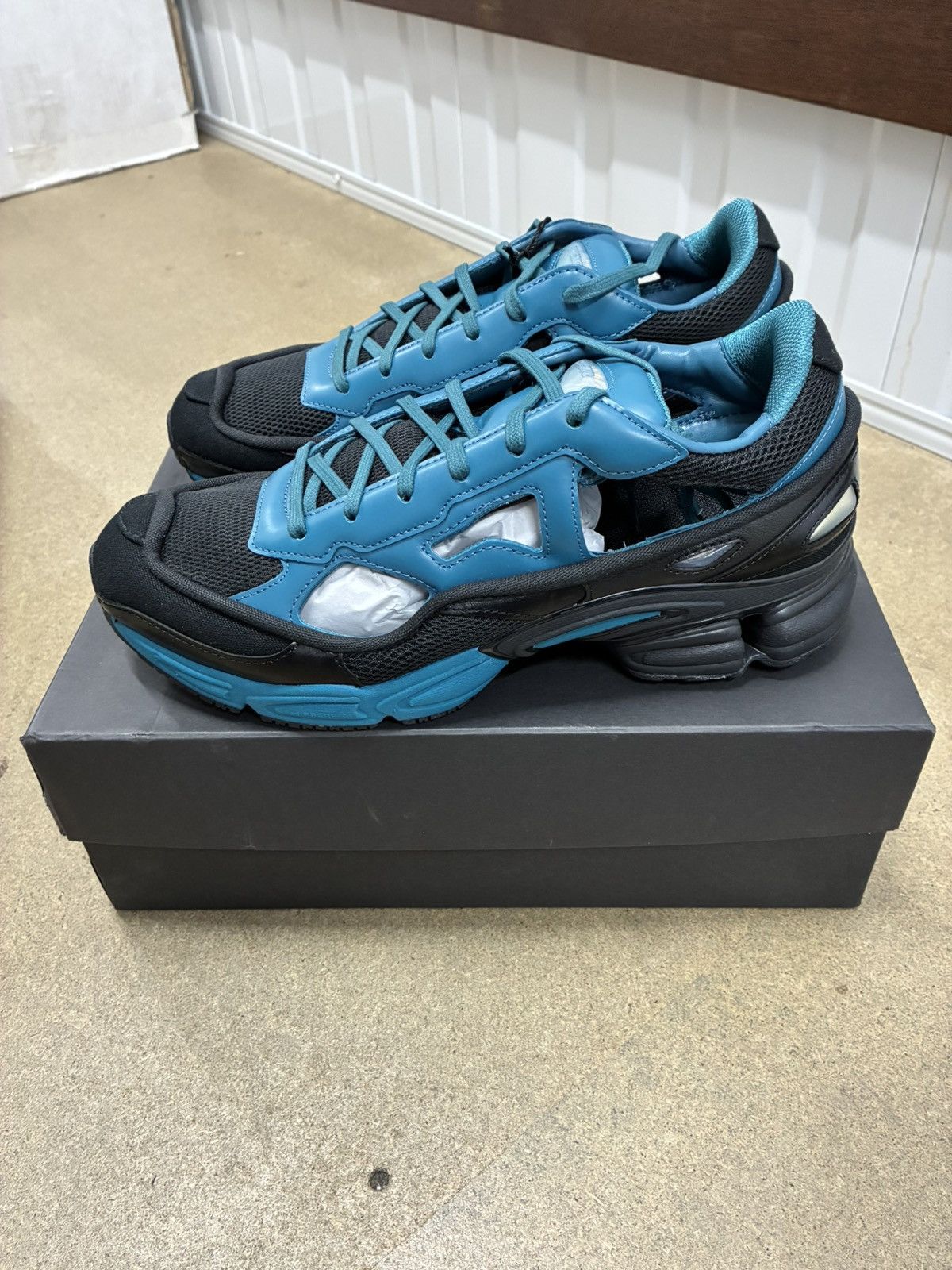 Adidas × Raf Simons RAF SIMONS ADIDAS RS REPLICANT OZWEEGO SIZE 10 Size US 10 / EU 43 - 8 Thumbnail