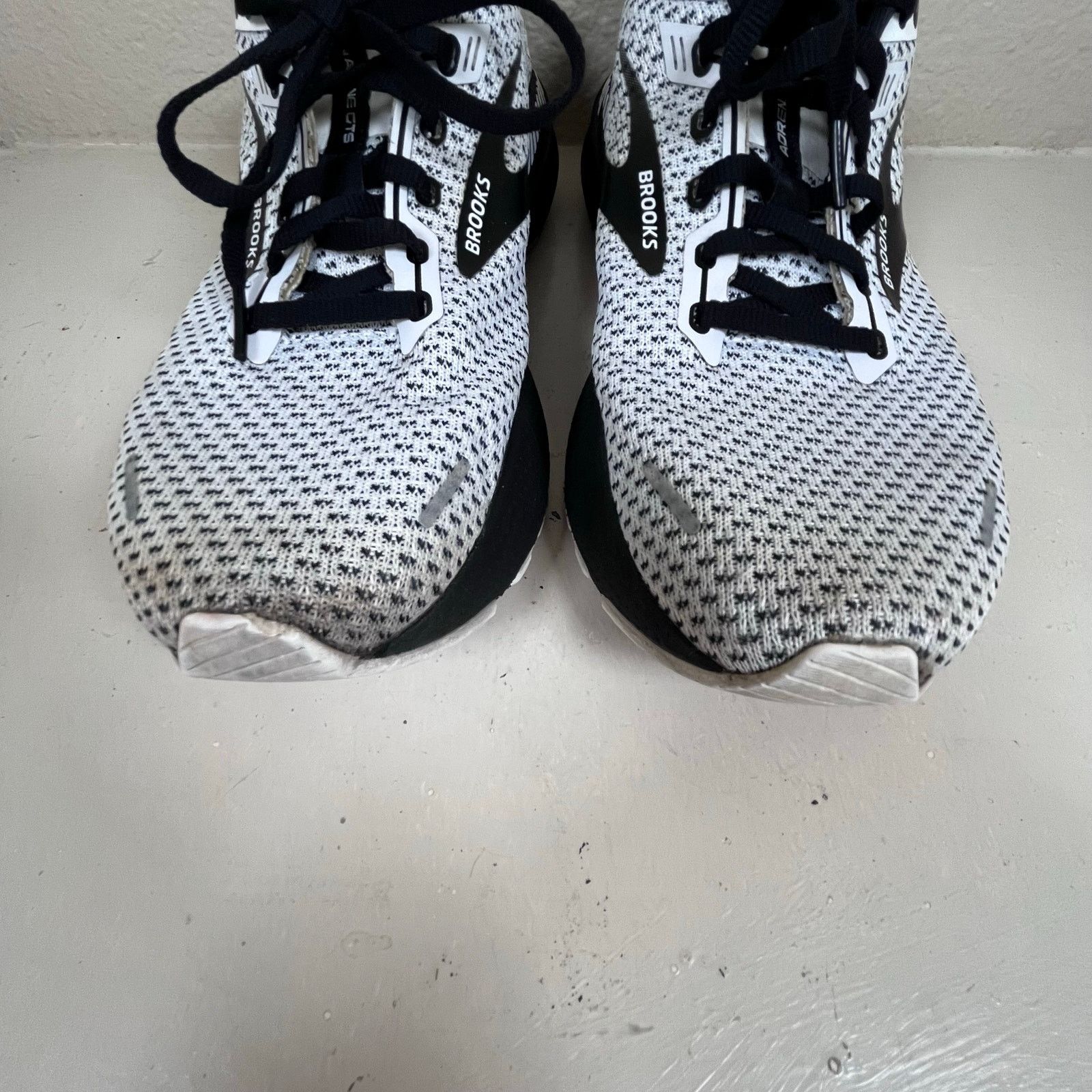 Brooks Brooks Adreneline GTS 22 White Black Stability Running Shoe Size US 10 / IT 40 - 8 Thumbnail