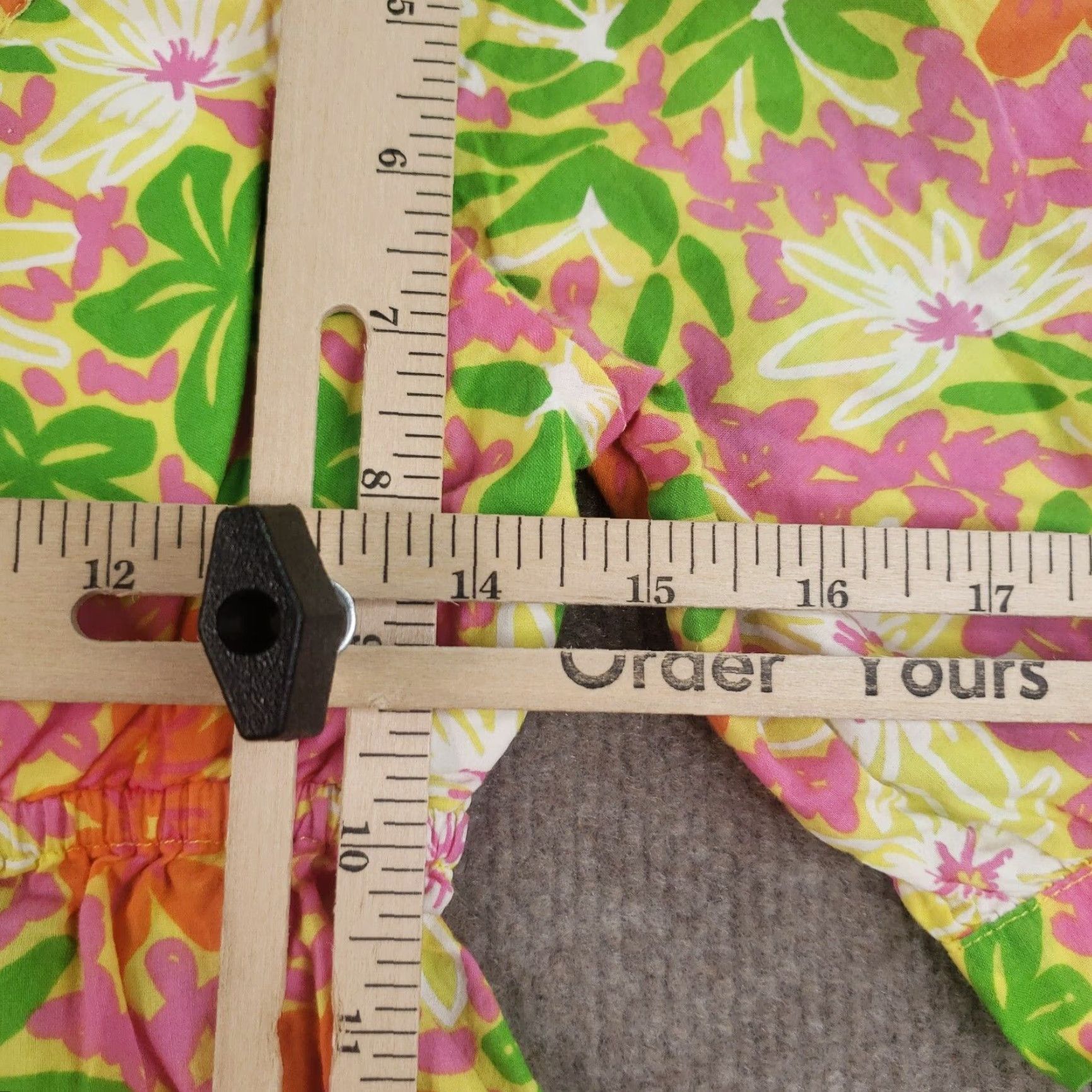 Lilly Pulitzer VINTAGE Lilly Pulitzer Blouse Women Size 4 Pink Floral Short Sleeve Casual Spring Summer Size S / US 4 / IT 40 - 3 Thumbnail