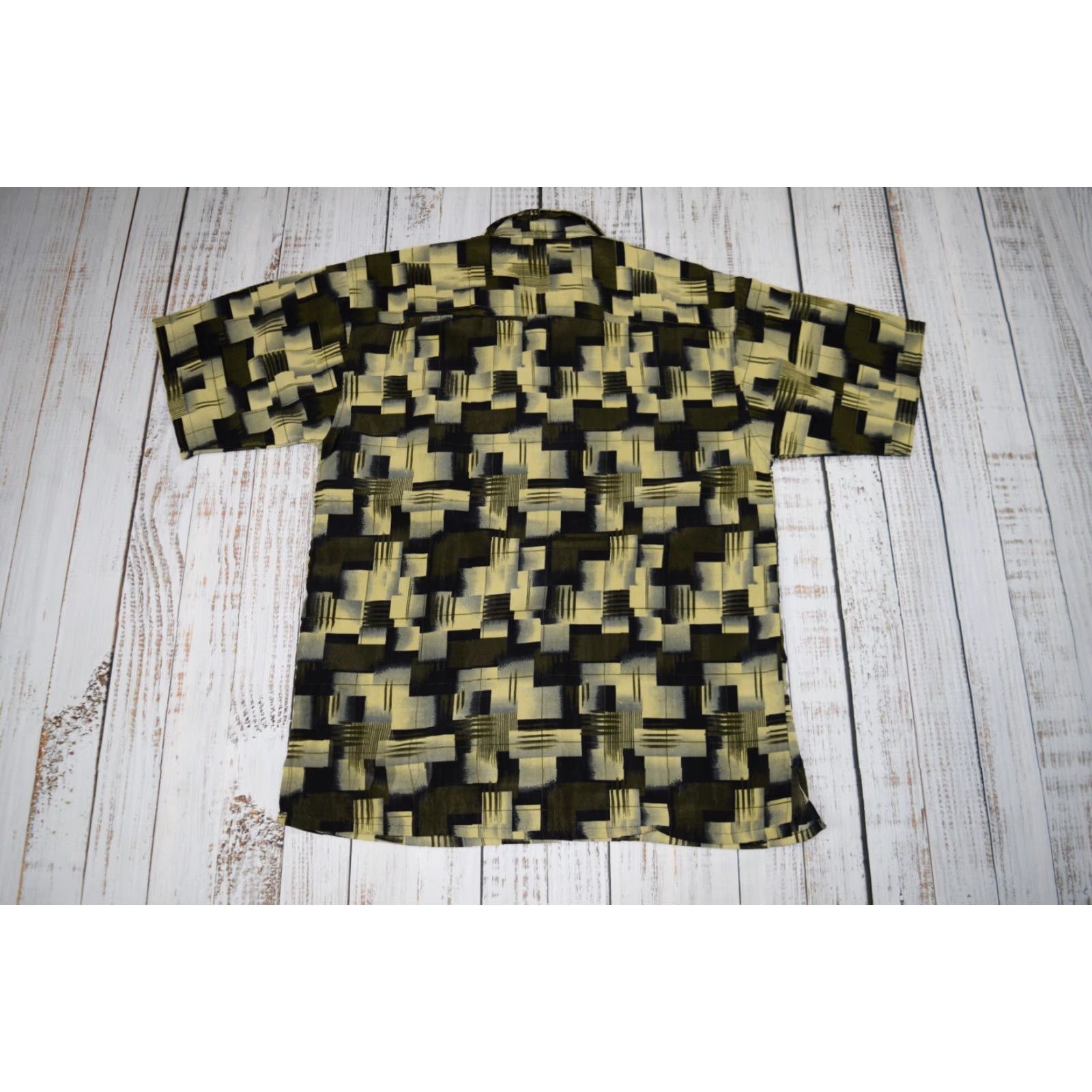 Vintage MENS GATCHU GEOMETRIC BUTTON-UP S/S SHIRT L BLACK VTG Size US L / EU 52-54 / 3 - 6 Thumbnail