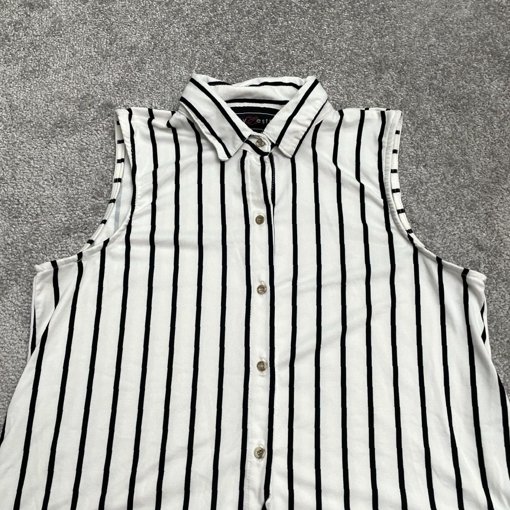 Vintage Polly & Esther Button Up Shirt Women's Large White Striped Sleeveless Casual Global Brand Shirt Top L White Womens Size L / US 10 / IT 46 - 3 Thumbnail