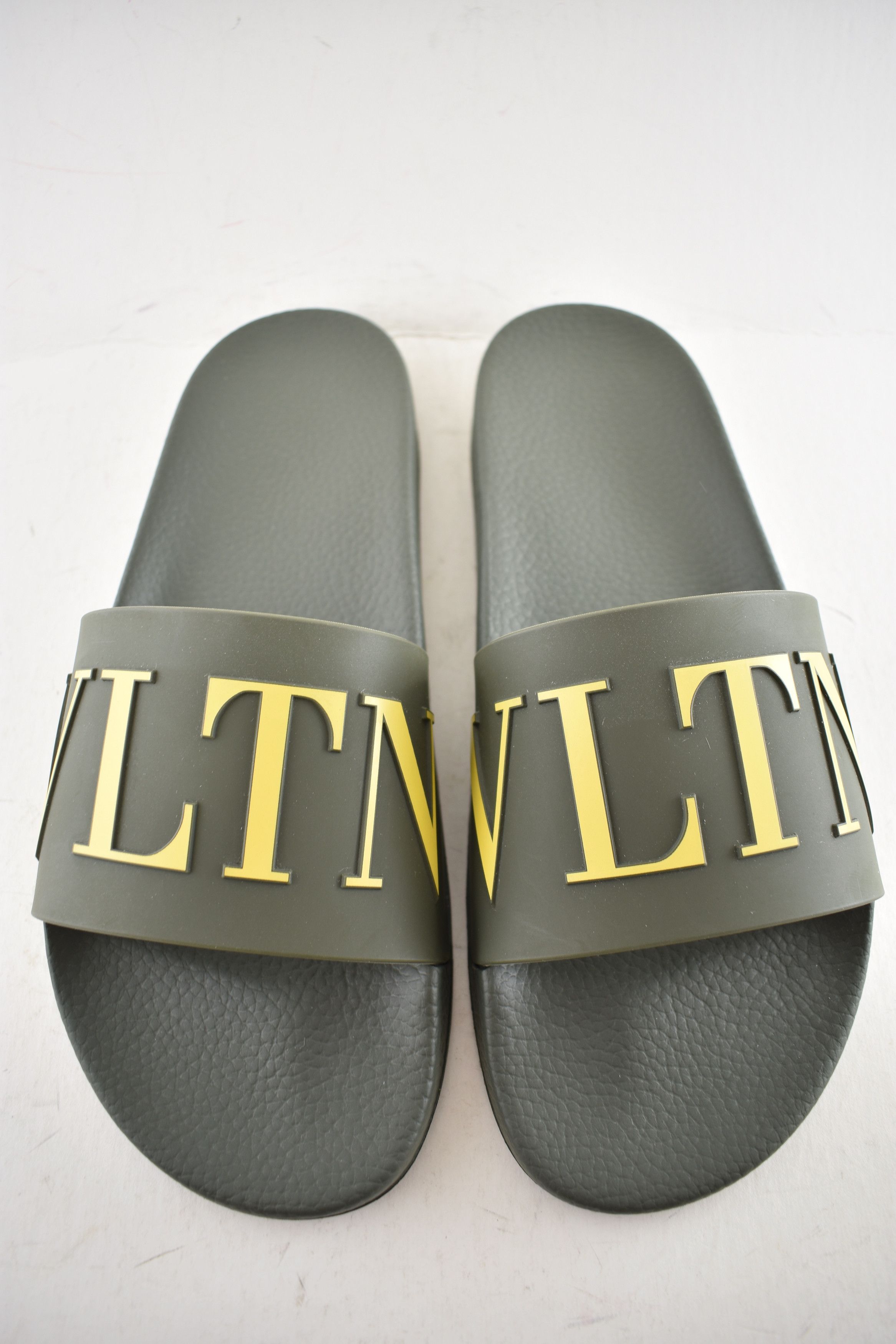 Valentino Garavani VLTN Yellow Logo Rubber Pool Slide Sandal 44 11 Size US 11 / EU 44 - 5 Thumbnail
