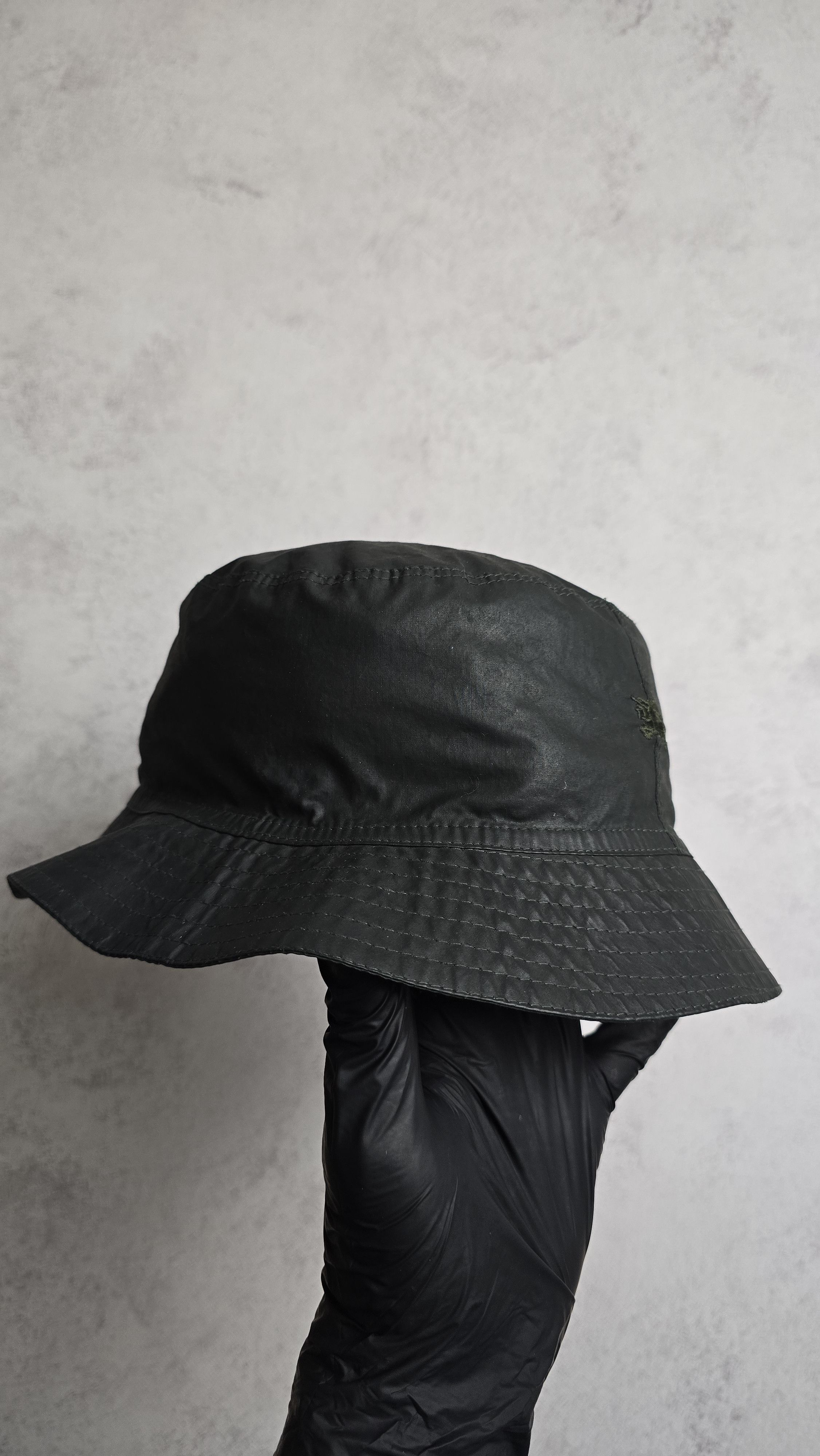 Burberry Burberry Logo Raincap Black Bucket Hat Nova Check Lining Size ONE SIZE - 2 Thumbnail