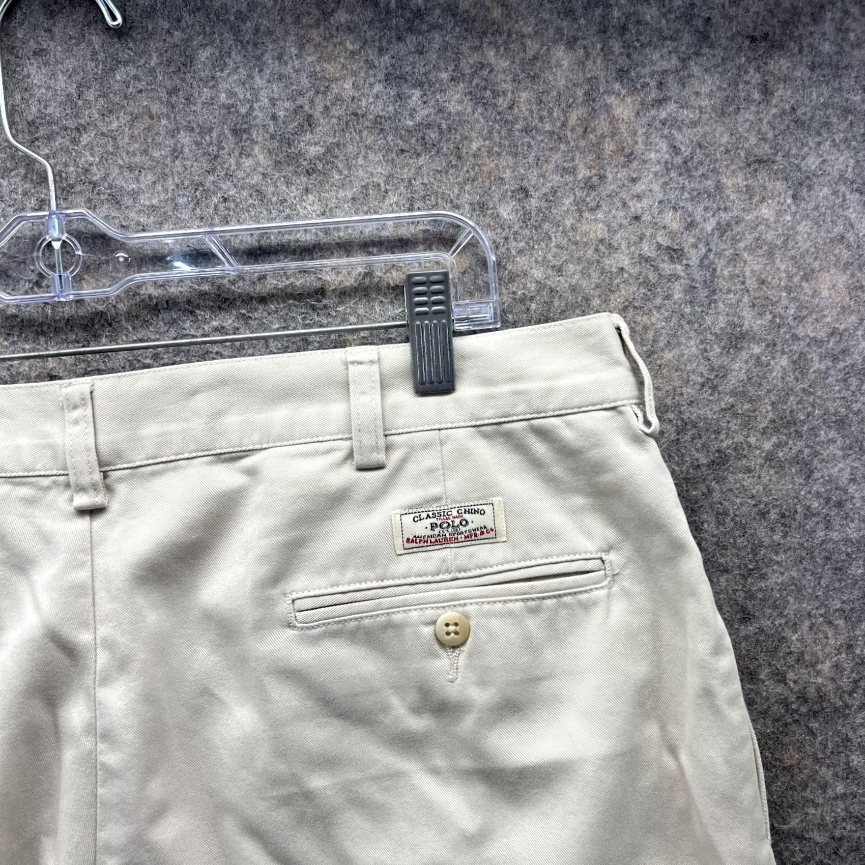Polo Ralph Lauren Polo Ralph Lauren Shorts Men 36 Khaki Chino Pleated Tan Beige Cotton Classic Vintage? No - (Note: Original title says Vintage: No) Size US M / EU 48-50 / 2 - 5 Thumbnail