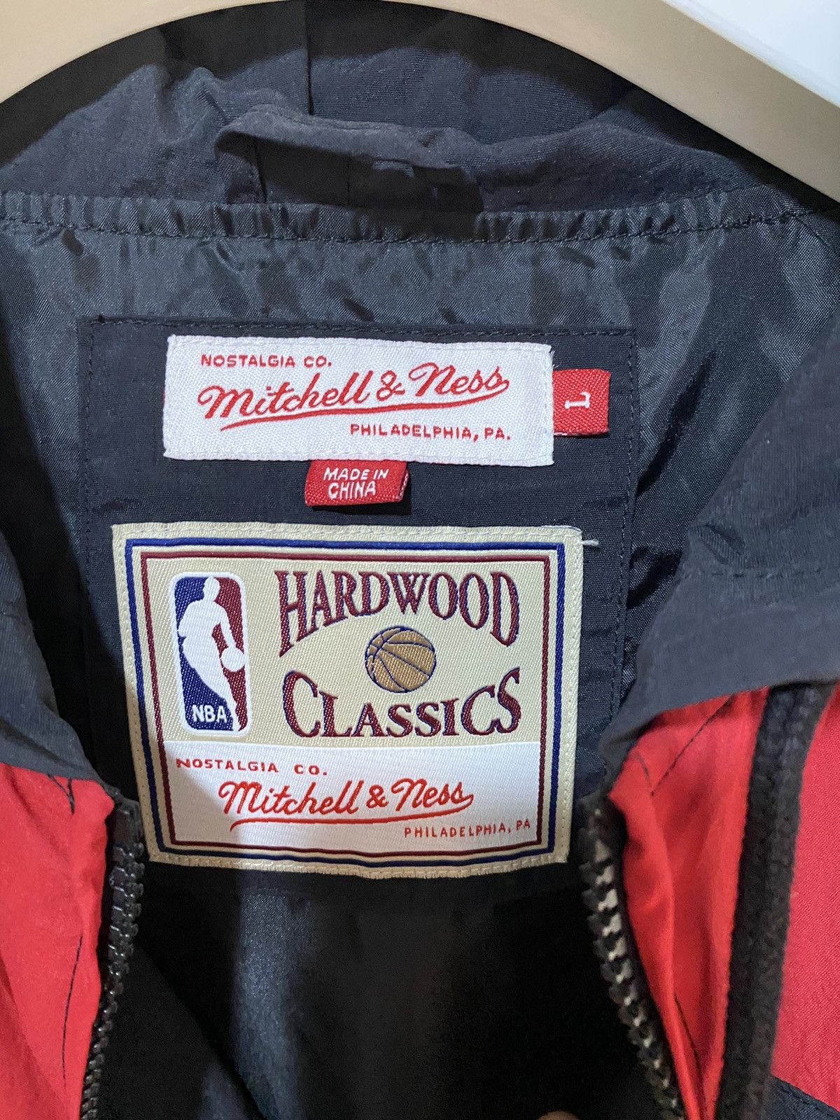 Mitchell & Ness Mitchell & Ness Chicago Bulls jacket, L, black red, used, Size US XL / EU 56 / 4 - 5 Thumbnail