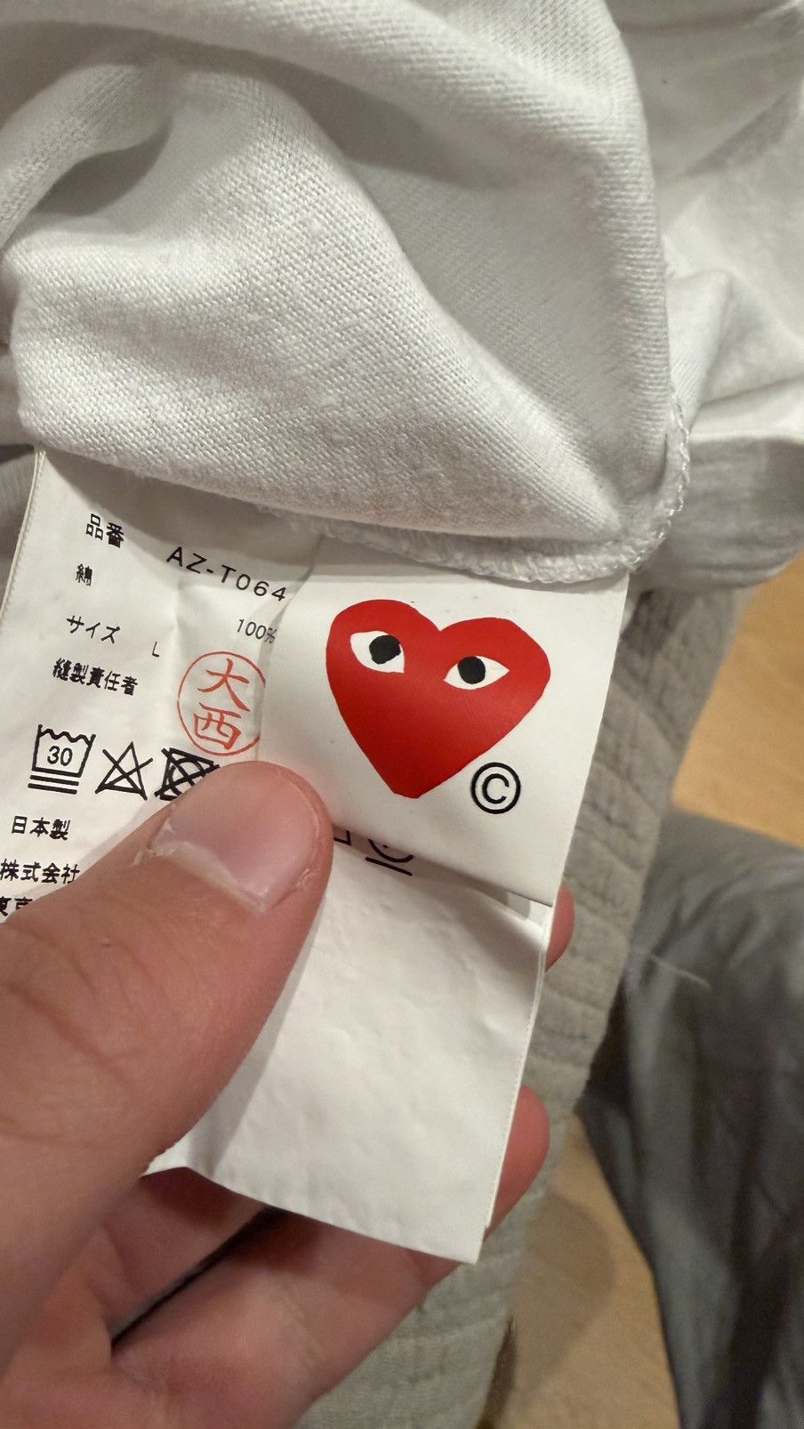 Comme des Garcons PLAY PLAY COMME DES GARCONS White/Black Heart Tee (Size L) Size US L / EU 52-54 / 3 - 5 Thumbnail