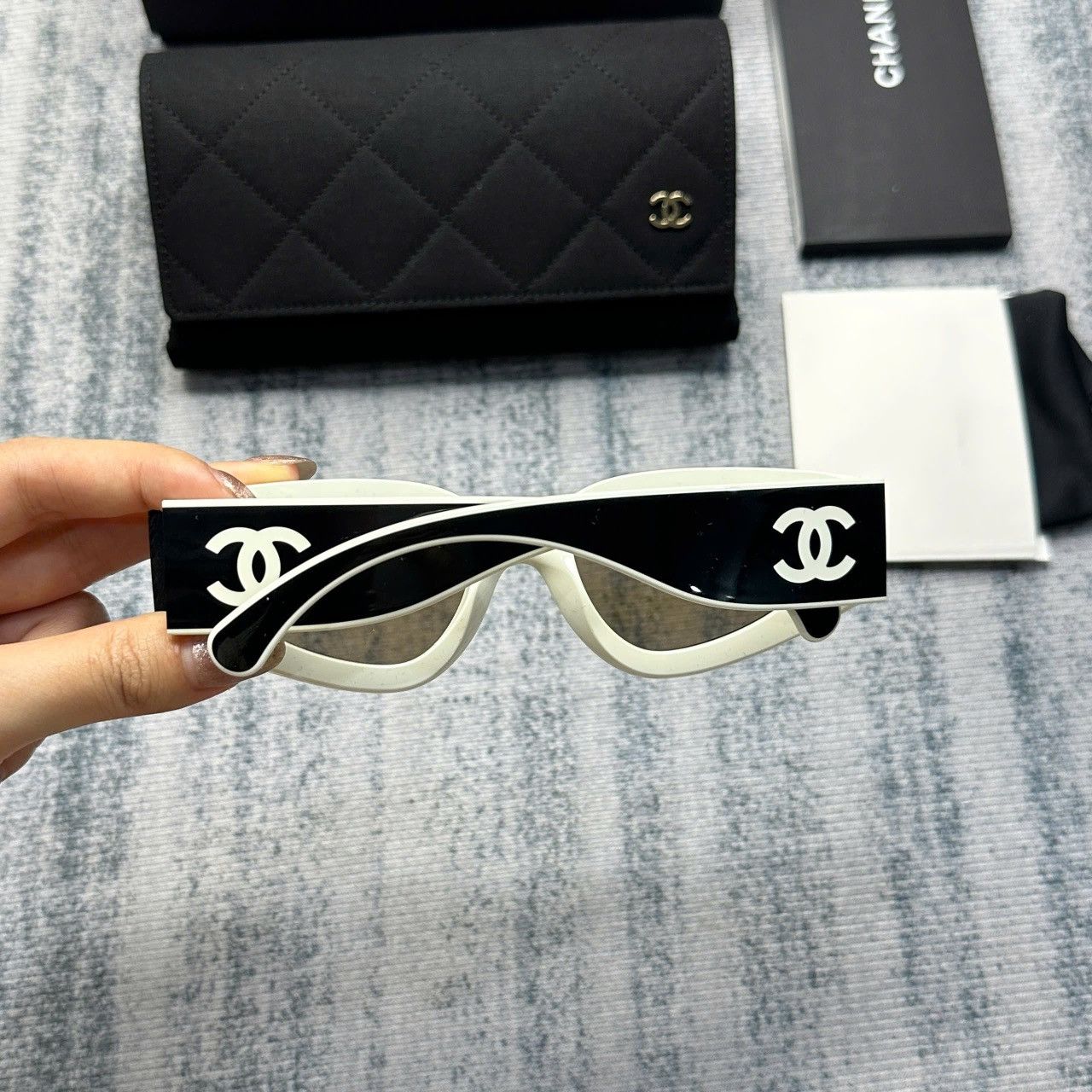 Chanel CHANEL 0CH6056 165653 SUNGLASSES Size ONE SIZE - 4 Thumbnail