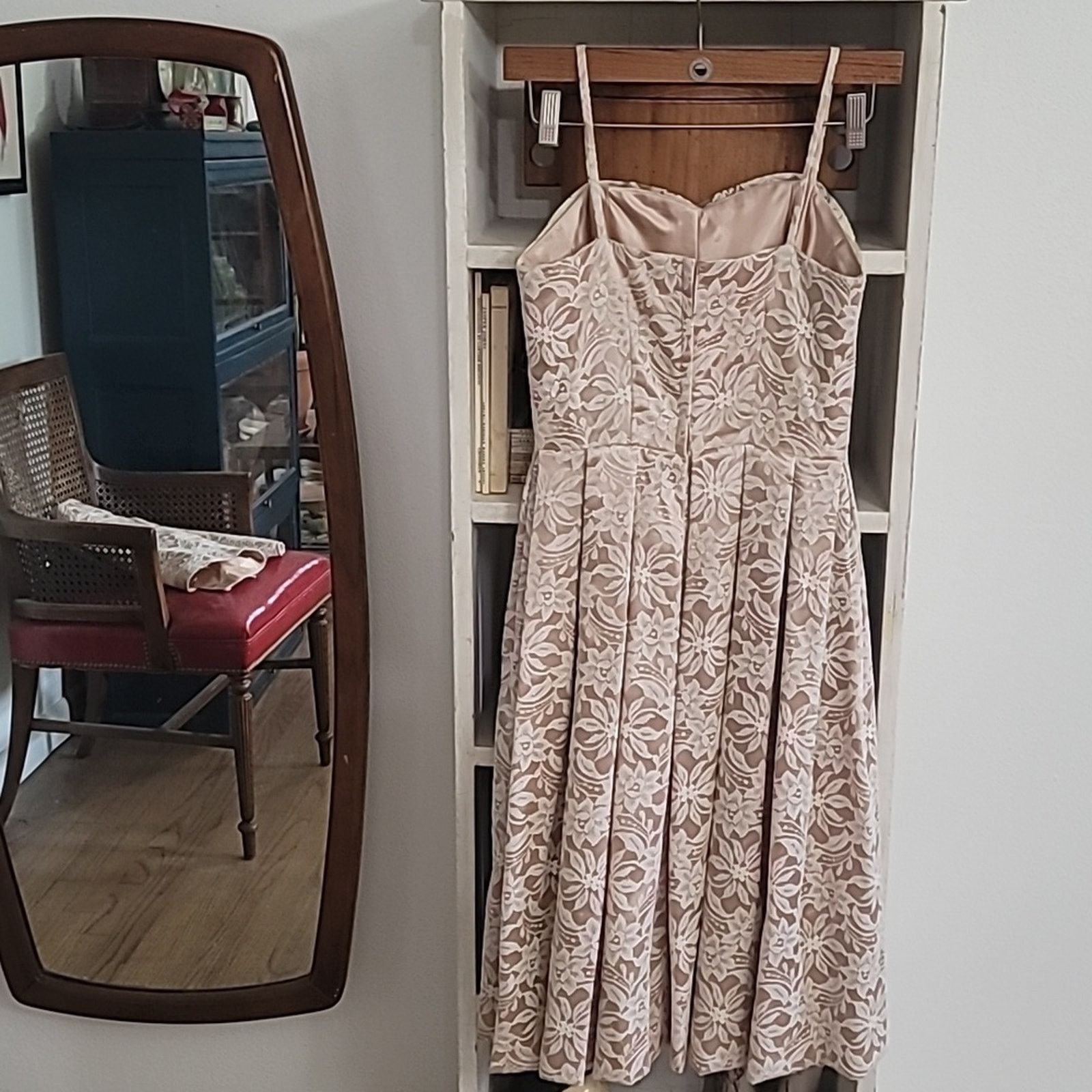 & Other Stories Vtg 1950s Tea Length, Lace Over Satin Cocktail Dress Size ONE SIZE - 6 Thumbnail