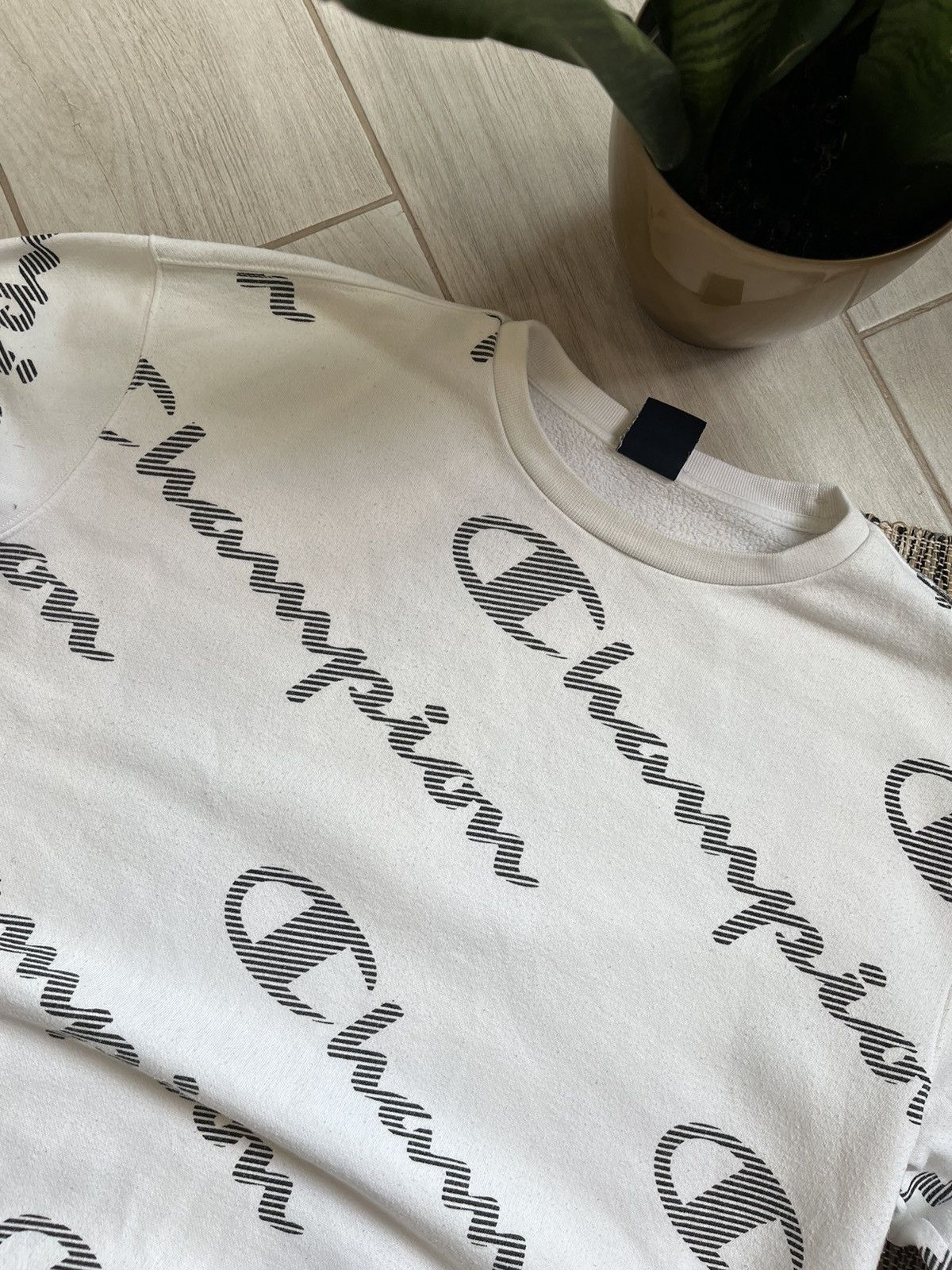 Champion × Vintage Vintage Champion sweatshirt logo monogram sportswear Size US L / EU 52-54 / 3 - 3 Thumbnail