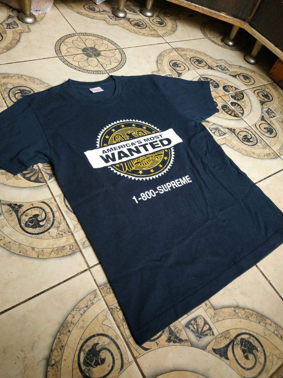 Supreme Supreme America's Most Wanted Graphic Shirt Size M Size US M / EU 48-50 / 2 - 4 Thumbnail