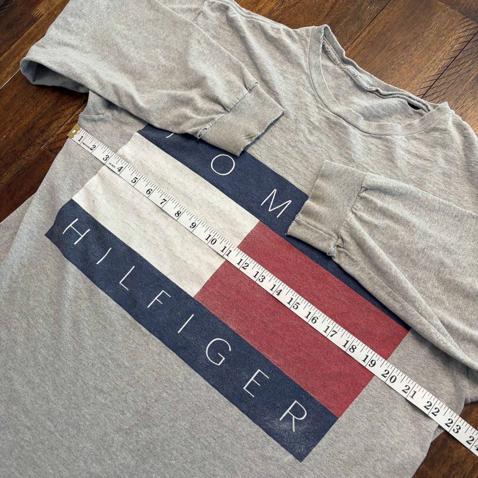 Tommy Hilfiger Tommy Hilfiger Shirt Mens Large Gray Big Flag Logo T-Shirt Size US L / EU 52-54 / 3 - 8 Thumbnail
