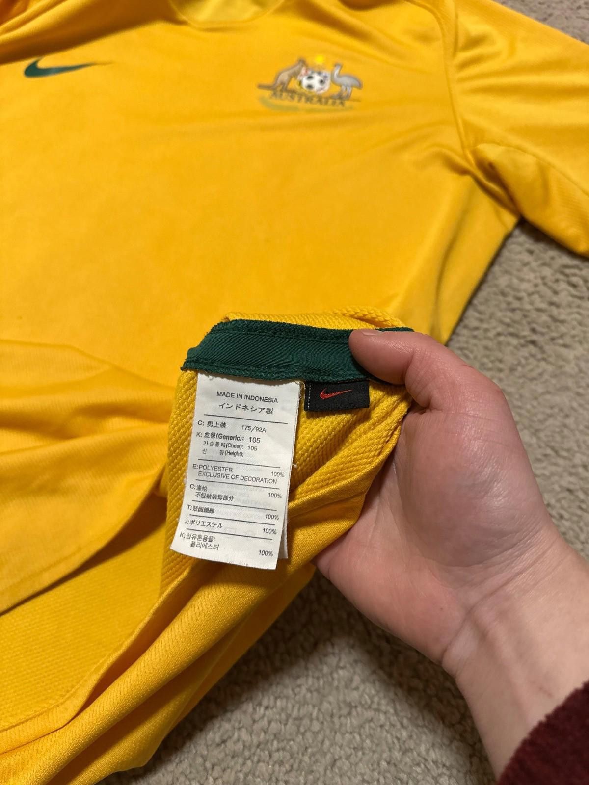 Nike AUSTRALIA 2008 2009 HOME FOOTBALL SHIRT SOCCER JERSEY NIKE Size US L / EU 52-54 / 3 - 7 Thumbnail