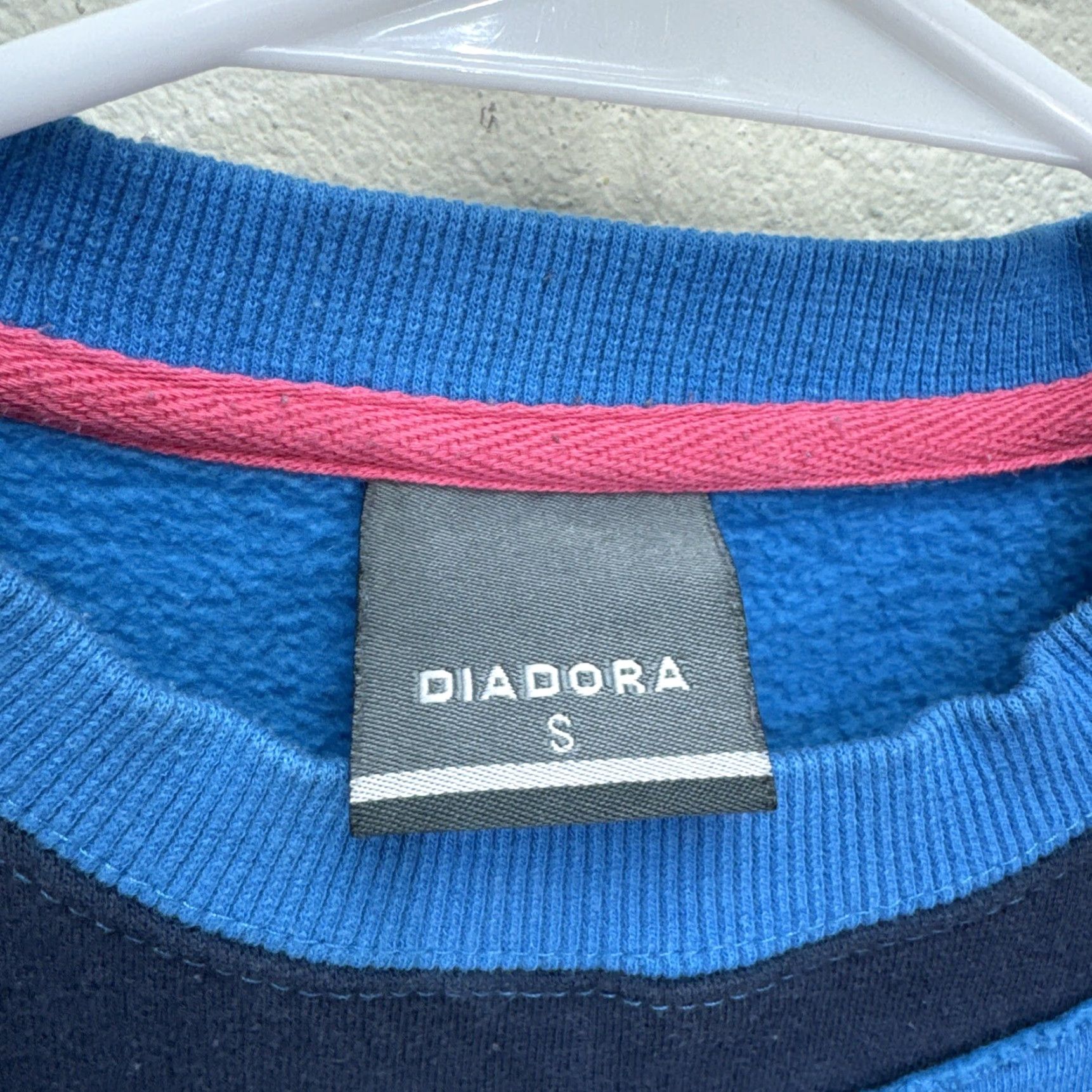 Diadora VINTAGE Diadora Sweatshirt Men Small All Seasons Blue Pink Geometric 90s Sports Pullover Size US S / EU 44-46 / 1 - 2 Thumbnail