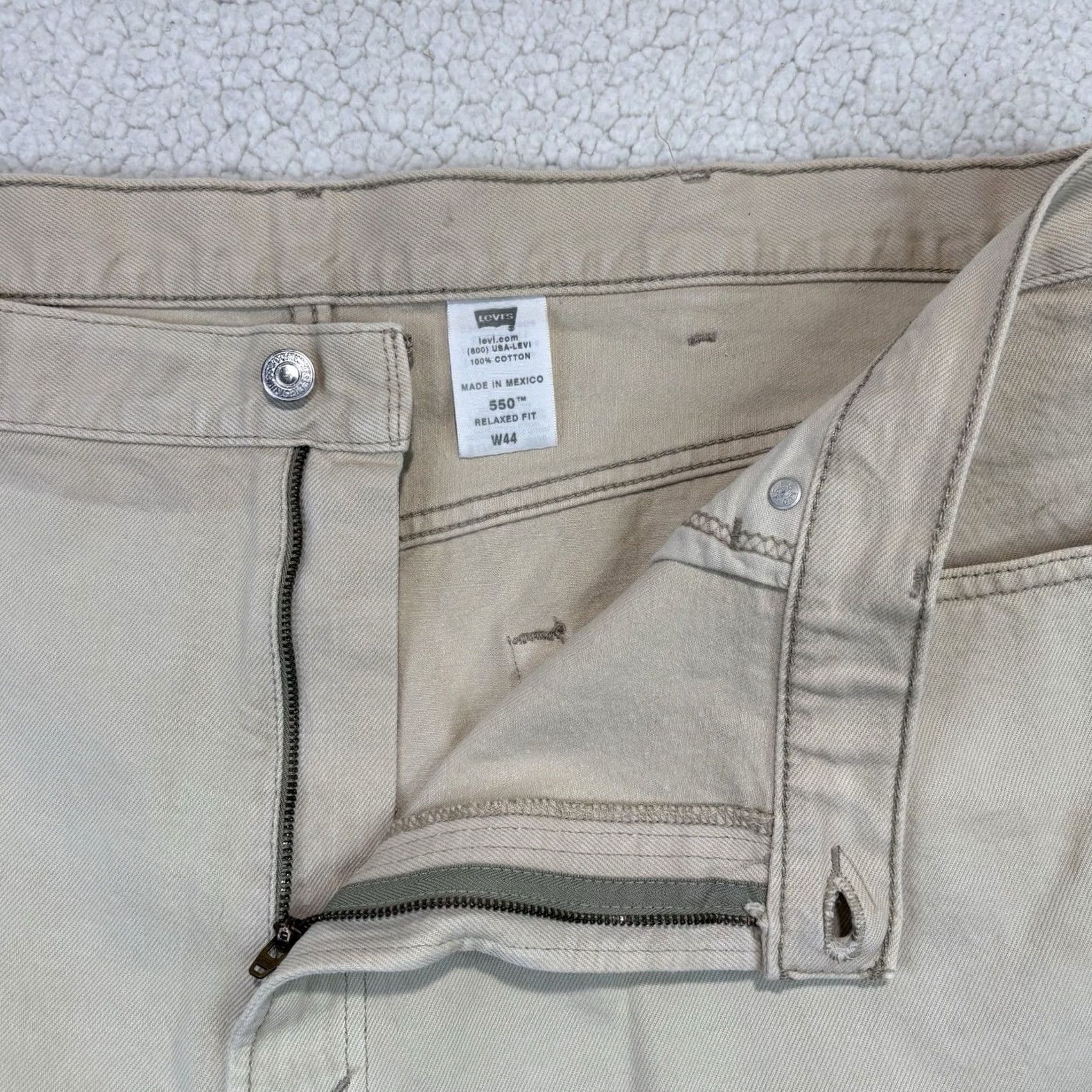 Levi's VINTAGE Levi's 550 Relaxed Fit Jean Shorts Cream Denim Size 44 Jorts Size US 44 / EU 60 - 6 Thumbnail