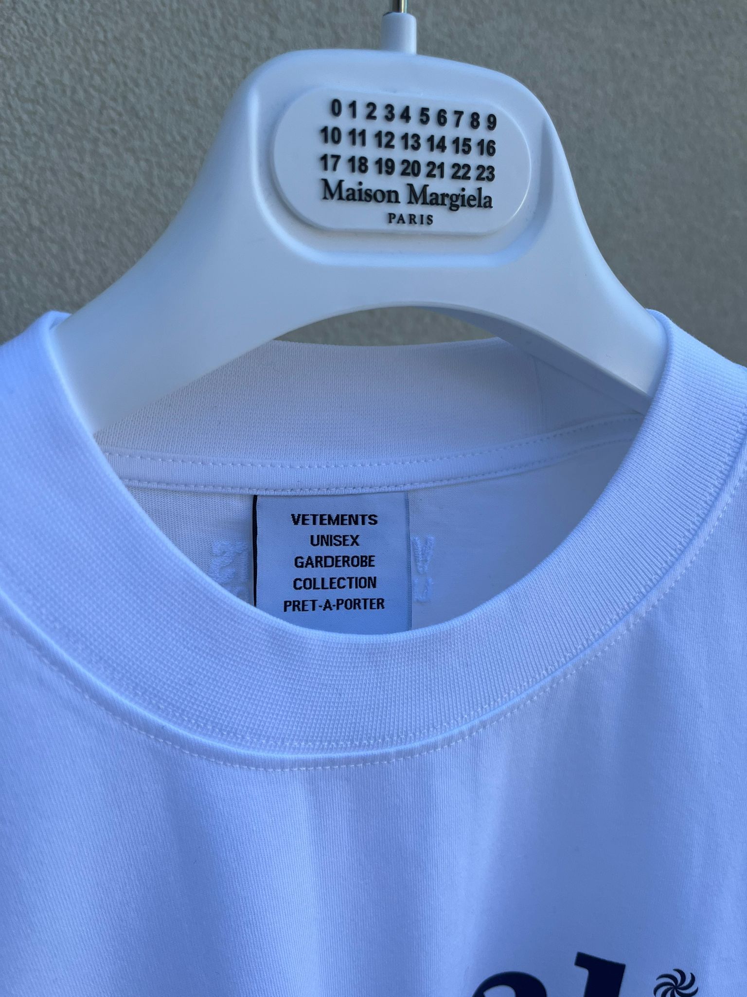 Vetements Gvasalia For Vetements Logo T-Shirt in White Size US M / EU 48-50 / 2 - 4 Thumbnail