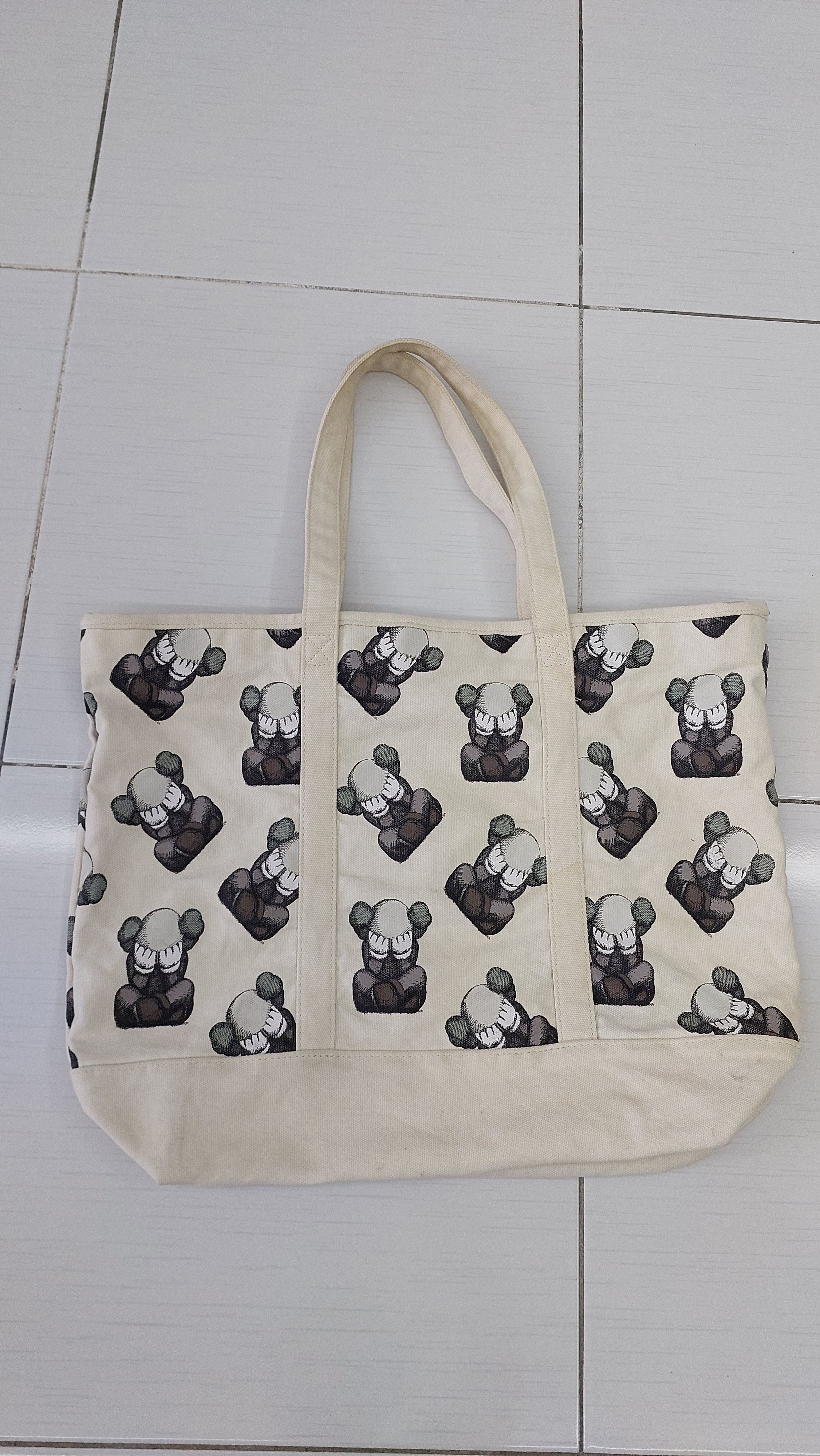 Japanese Brand × Kaws × Uniqlo UNIQLO x KAWS TOTE CANVES BAG Size ONE SIZE - 8 Thumbnail