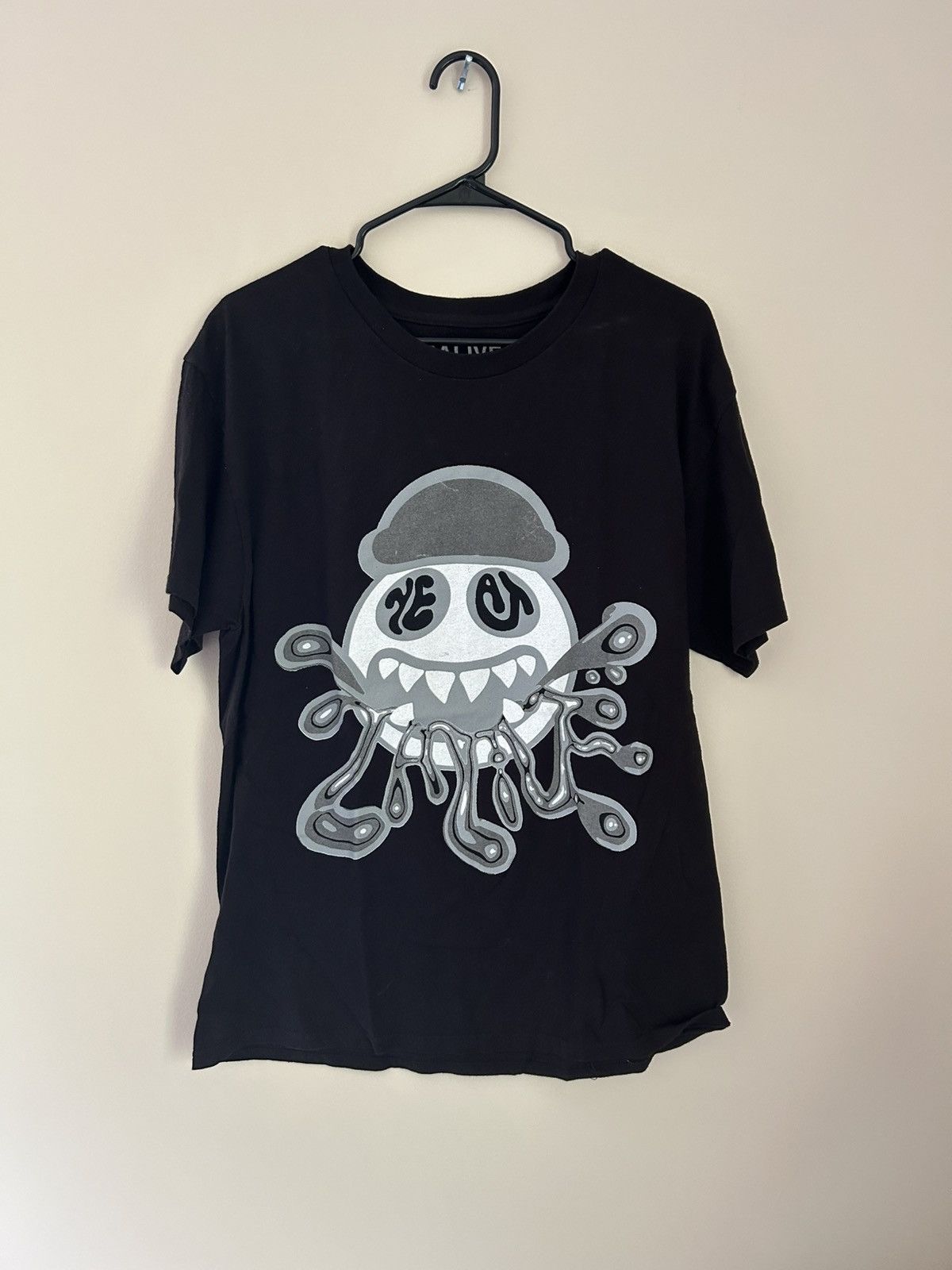 Amazon.com: Yeat - Lyfe T-Shirts - Twizzy Rich / 2 Alive