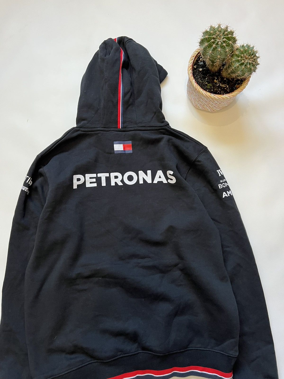 Mercedes-Benz Mercedes Benz Petronas Black Hoodie Racing F-1 Tommy Size US M / EU 48-50 / 2 - 2 Thumbnail