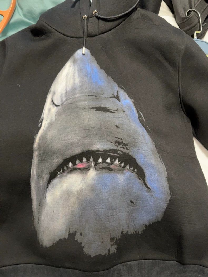 Givenchy Givenchy Classic Shark Hoodie, Black Size US L / EU 52-54 / 3 - 1 Thumbnail