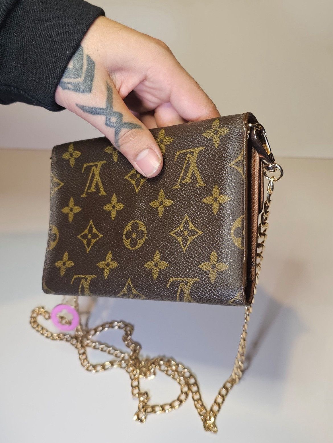 Louis Vuitton Louis vuitton cross body wallet purse. Lv monogram bag. Size ONE SIZE - 6 Thumbnail