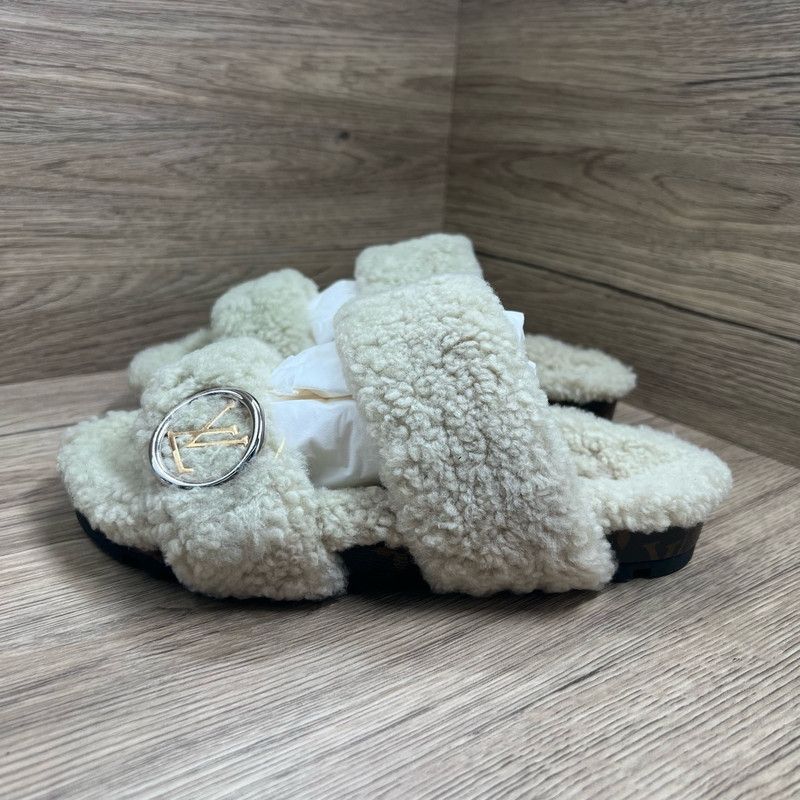 Louis Vuitton Louis Vuitton Bom Dia Teddy Slides for Women 0079 Size US 6 / IT 36 - 1 Thumbnail