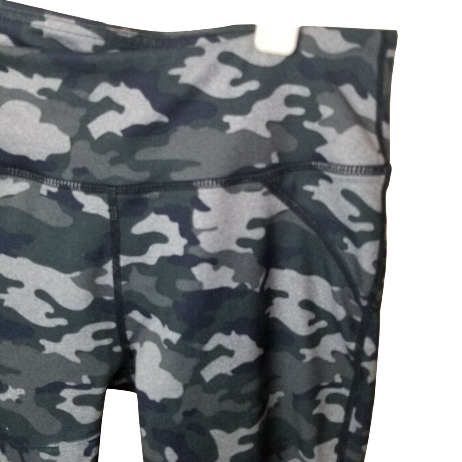 Fabletics Fabletics Womens Camo Cropped Leggings Size S Camouflage Size 26" / US 2 / IT 38 - 2 Thumbnail