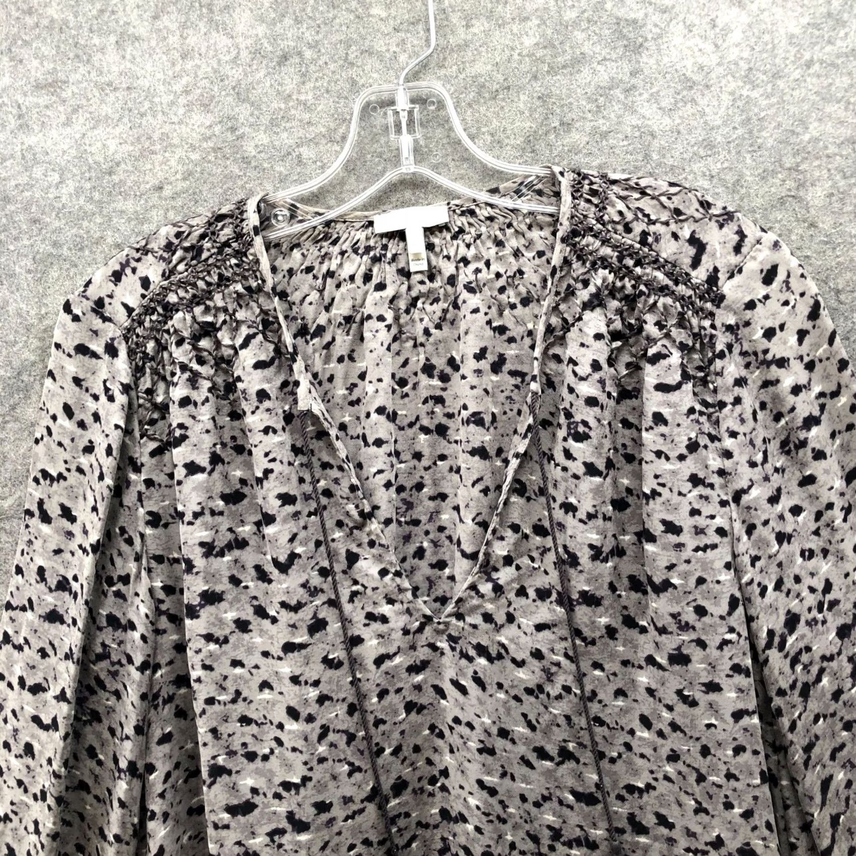 Joie Joie Silk Long Sleeve Blouse Womens XS Gray Printed V-Neck Tasseled Blouse Size XS / US 0-2 / IT 36-38 - 3 Thumbnail
