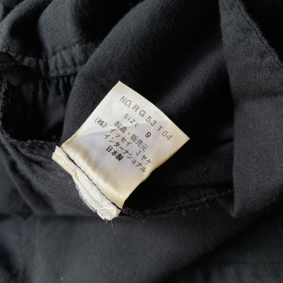 Issey Miyake Issey Miyake Black Skirt with Gathered Pocket Hem Detail Size 33" - 10 Thumbnail