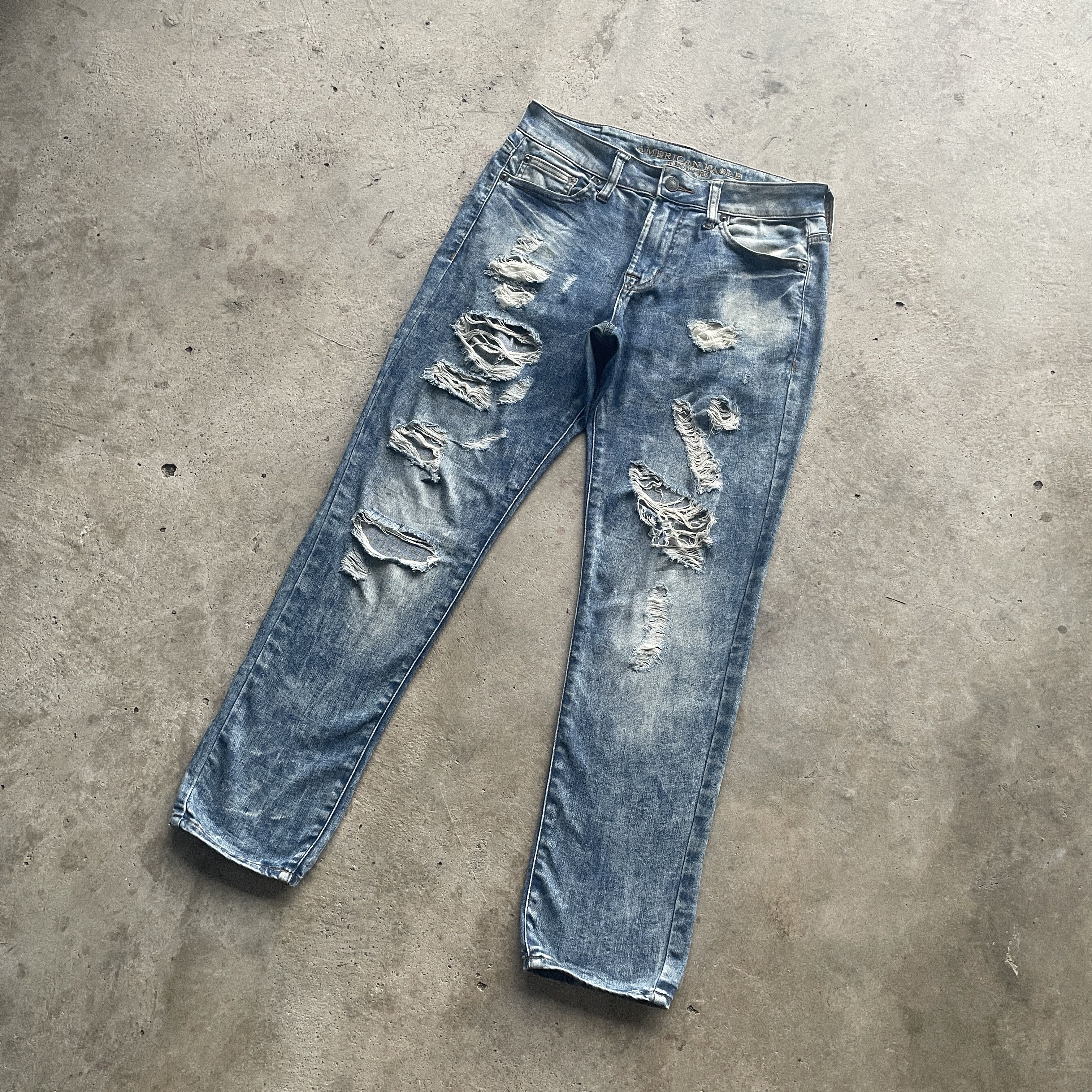 American Eagle Outfitters W31 AMERICAN EAGLE OUTFITTERS RIPPED FADED DISTRESSED JEANS Size US 31 - 1 Thumbnail