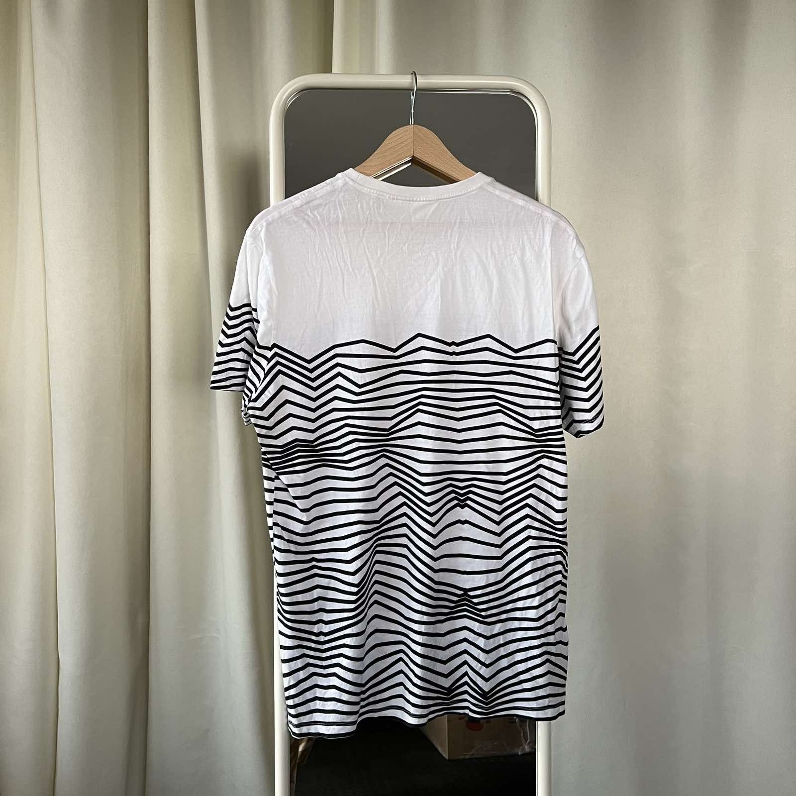 Neil Barrett Neil barrett casual streetwear tee t-shirt shirt luxury Sz M Size US M / EU 48-50 / 2 - 2 Thumbnail