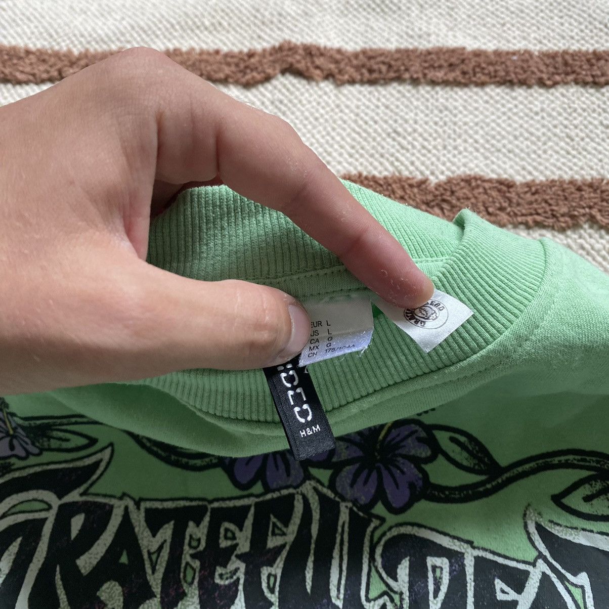 Band Tees GRATEFUL DEAD 1976 CRAZY PRINT Y2K BOXY SWEATSHIRT Size US L / EU 52-54 / 3 - 3 Thumbnail