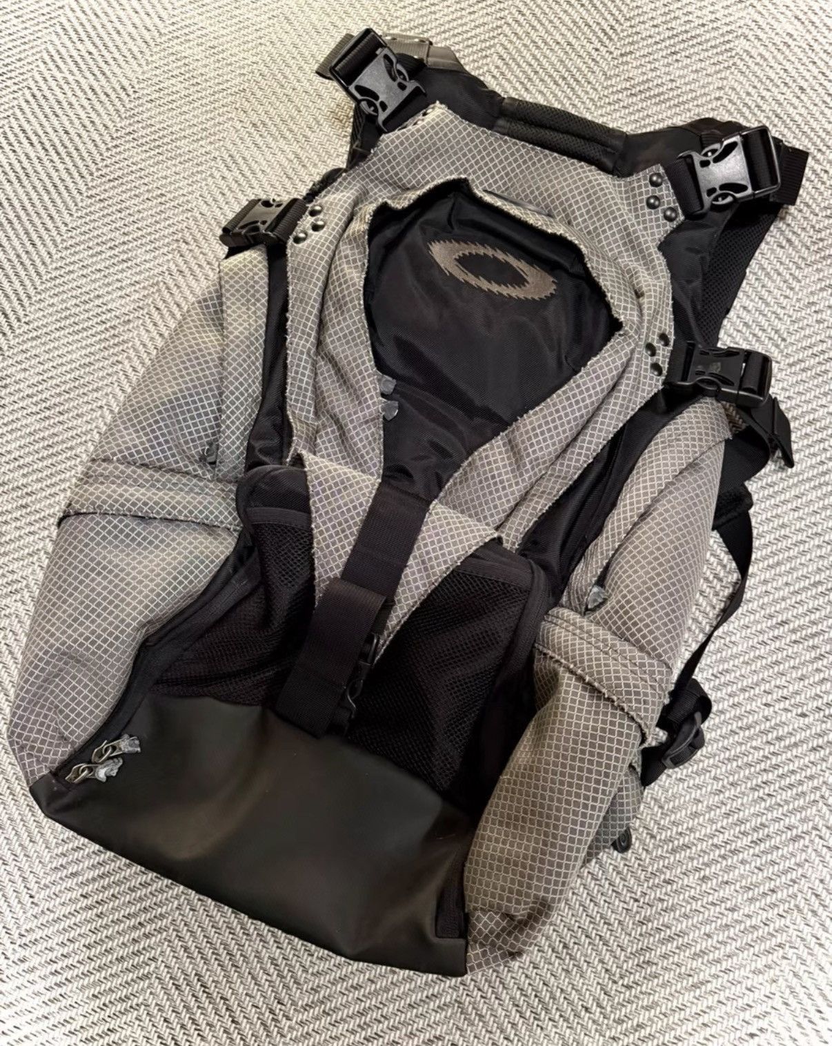 Oakley Black Mesh Backpack with Adjustable Straps Size ONE SIZE - 1 Thumbnail