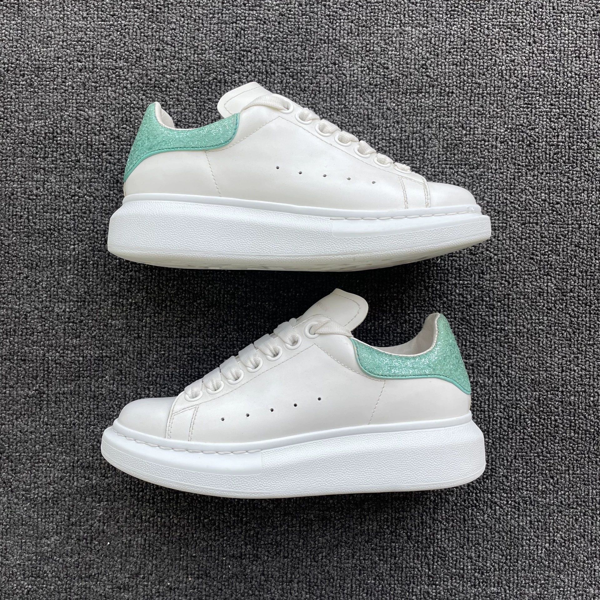 Alexander McQueen Alexander McQUEEN green sequin white sneakers 35.5 Size US 5 / IT 35 - 6 Thumbnail
