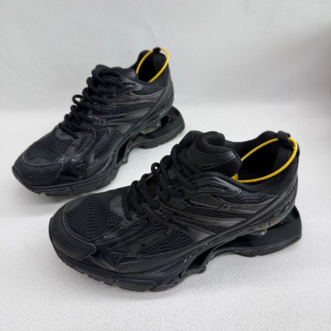 Balenciaga Balenciaga Retro Black Lowtop Sneakers 7.5 Men Size US 7.5 / EU 40-41 - 1 Thumbnail
