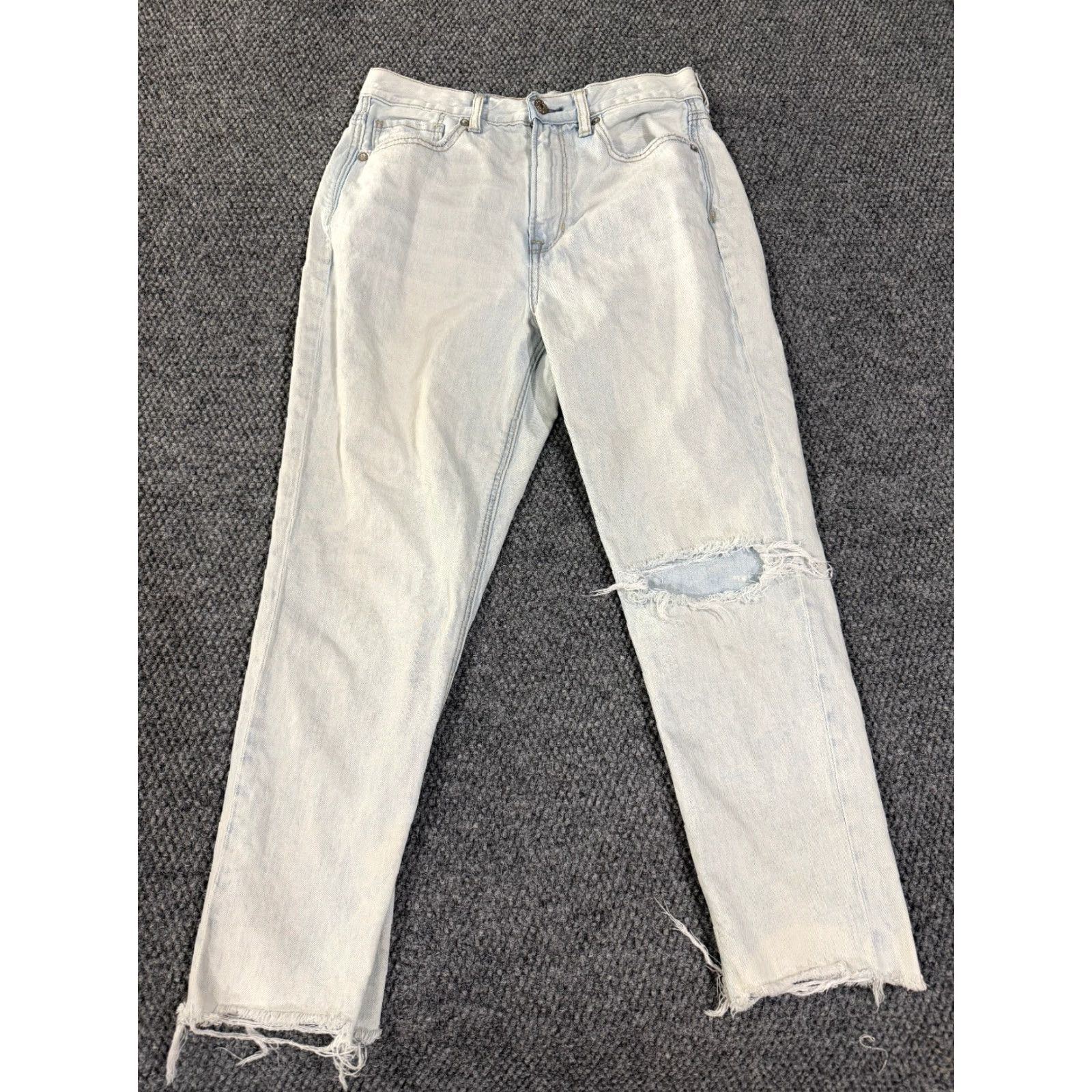 American Eagle Outfitters American Eagle Outfitters Jeans Womens 6 Short Light Wash Distressed Mom Jean Raw Hem 90s Size 28" / US 6 / IT 42 - 2 Thumbnail
