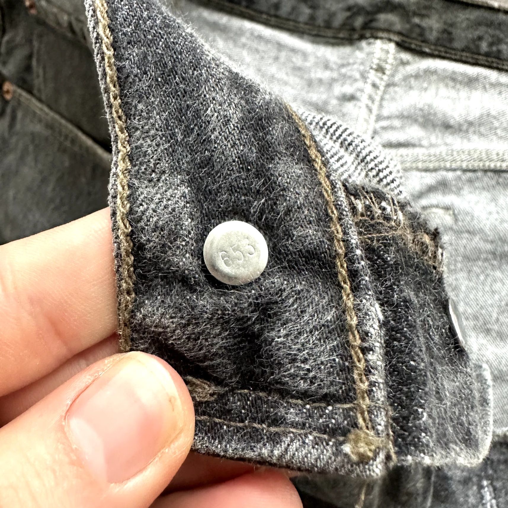 Levi's VINTAGE Levi's 501 Jeans 90s Black Gray Button Fly Adult 38x34 Classic Straight Fit Mens Size US 38 / EU 54 - 5 Thumbnail