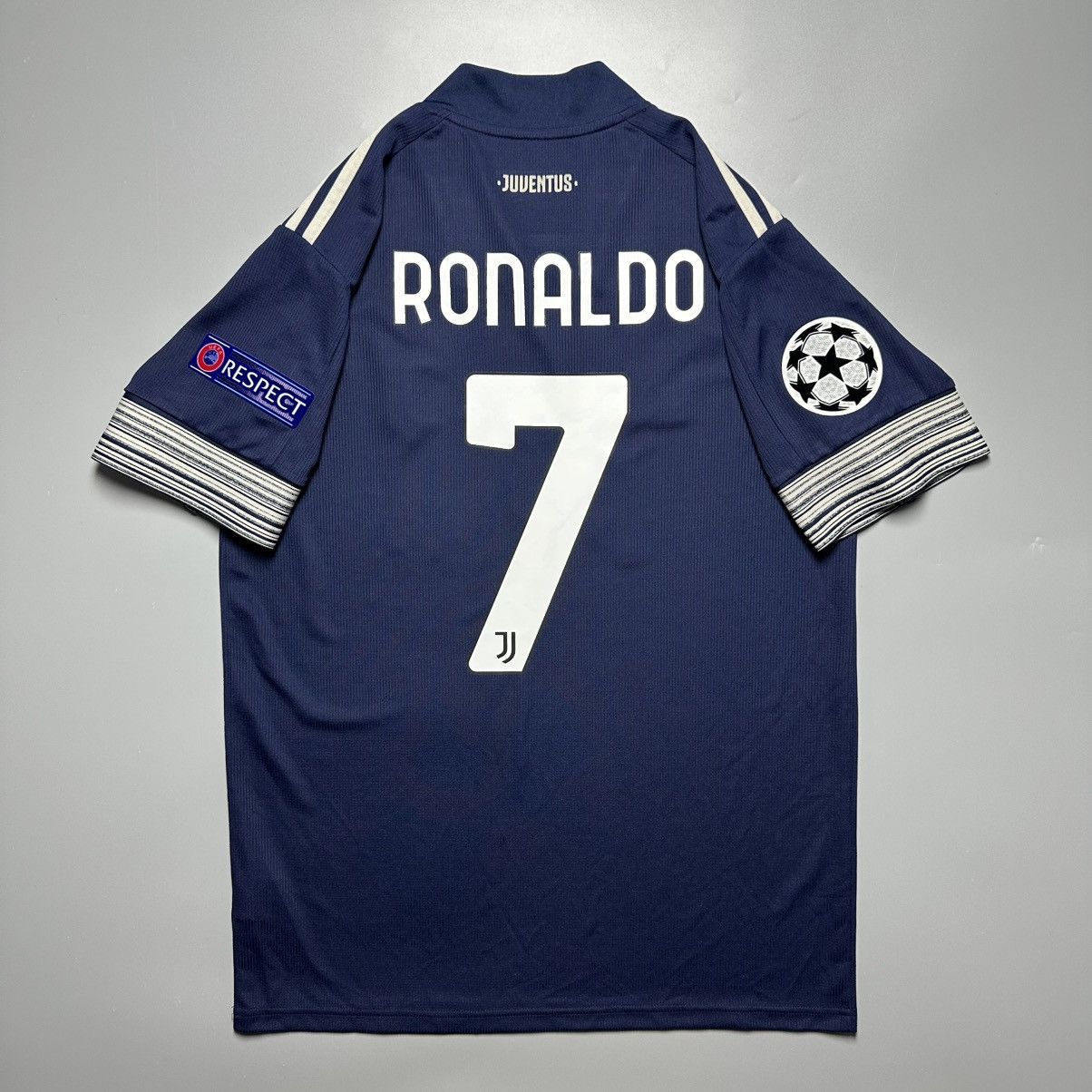 Vintage JUVENTUS ADIDAS 2020/2021 FOOTBALL AWAY JERSEY #7 RONALDO Size US M / EU 48-50 / 2 - 1 Thumbnail