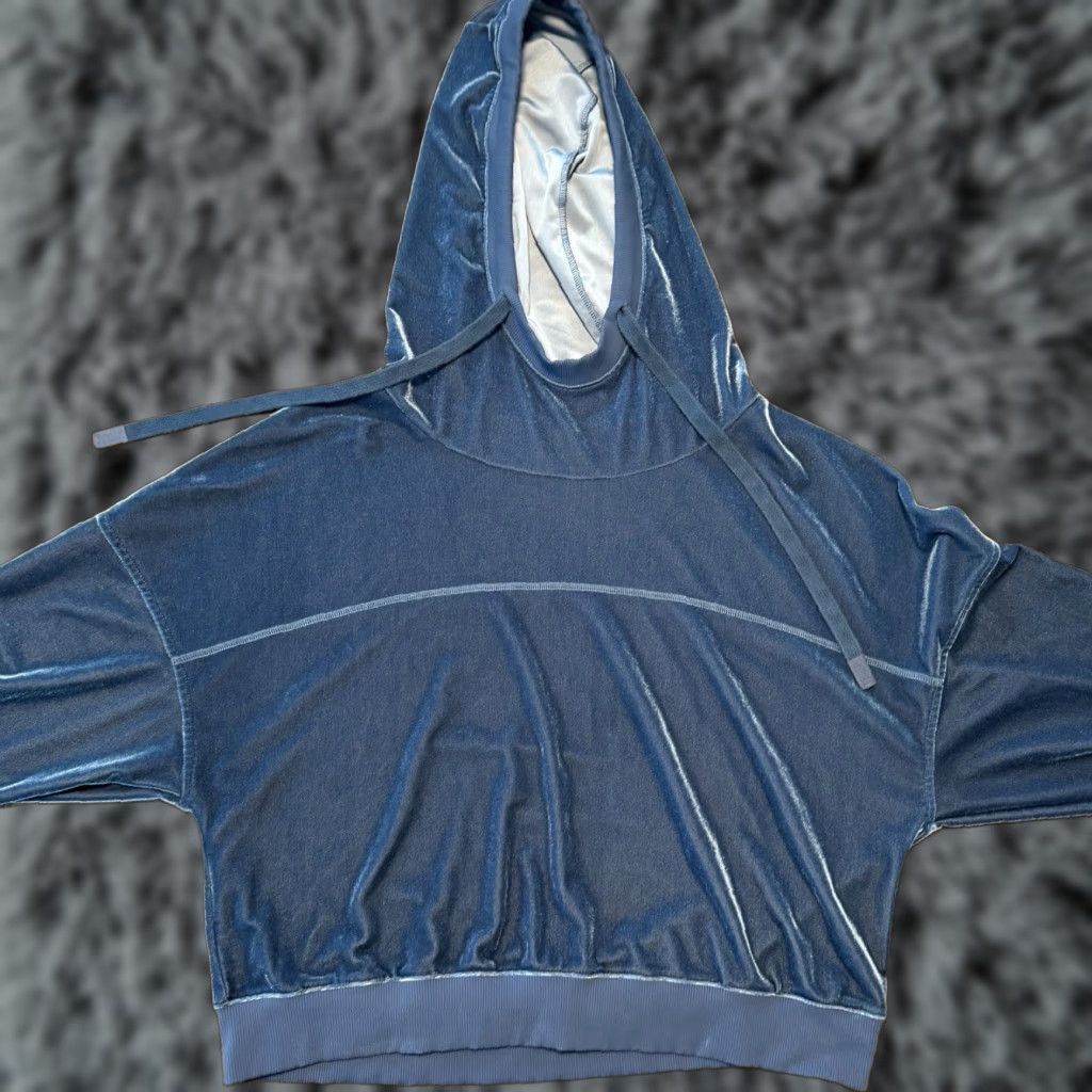 Alo Yoga Alo Yoga Velour Cropped Hoodie Teal Blue Athletic Pullover Size Medium - Vest? (No) Size M / US 6-8 / IT 42-44 - 1 Thumbnail