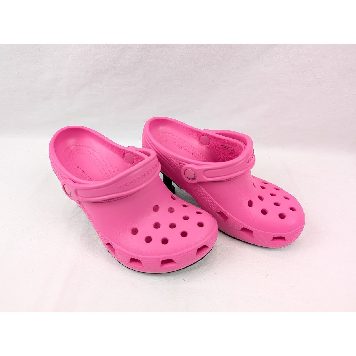 Balenciaga o1rshd1 Rubber Crocs Madame in Electric Pink Size US 6 / IT 36 - 13 Thumbnail
