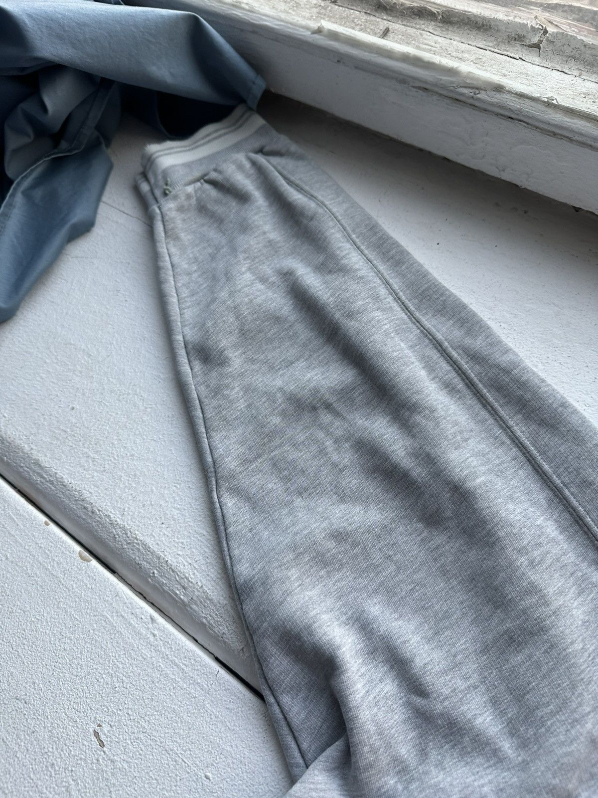 Vintage 🚨90s Nike Big Logo Swoosh Gray Oversized Sweatshirt y2k rare Size US S / EU 44-46 / 1 - 8 Thumbnail