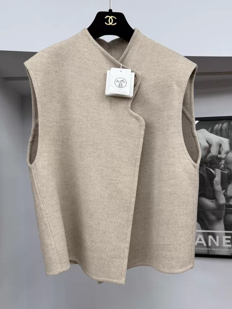 Hermes Hermes Oatmeal Cashmere Vest Size XS / US 0-2 / IT 36-38 - 1 Thumbnail