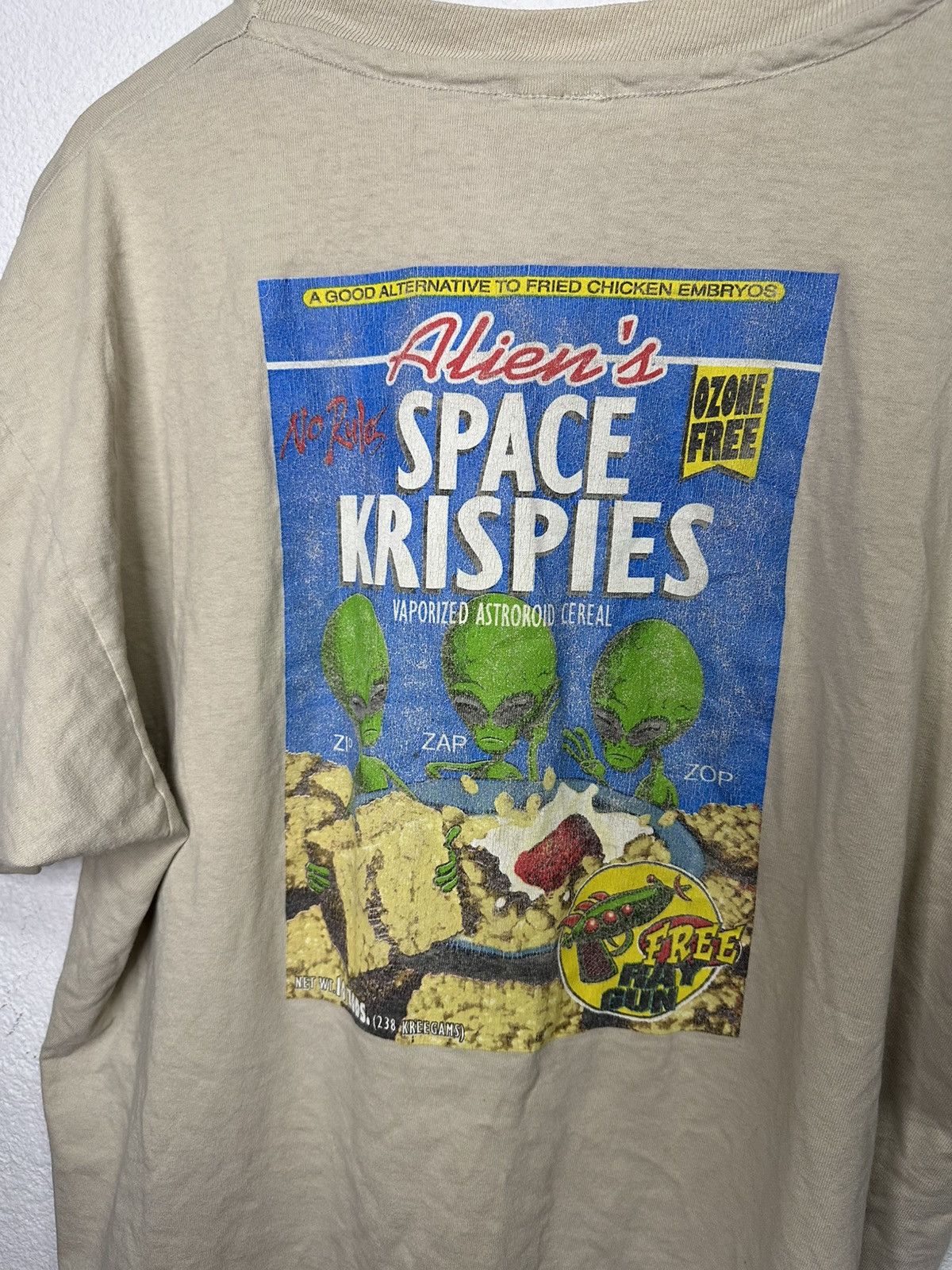 Other 90’s Aliens Rice Crispies Cereal Ray Gun Inside T-Shirt Size US XL / EU 56 / 4 - 3 Thumbnail