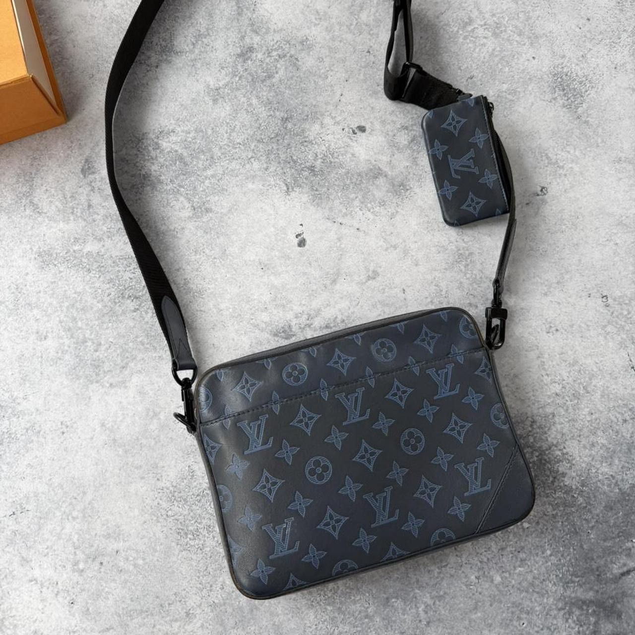 Louis Vuitton Louis vuitton blue shadow monogram duo messenger Size ONE SIZE - 3 Thumbnail