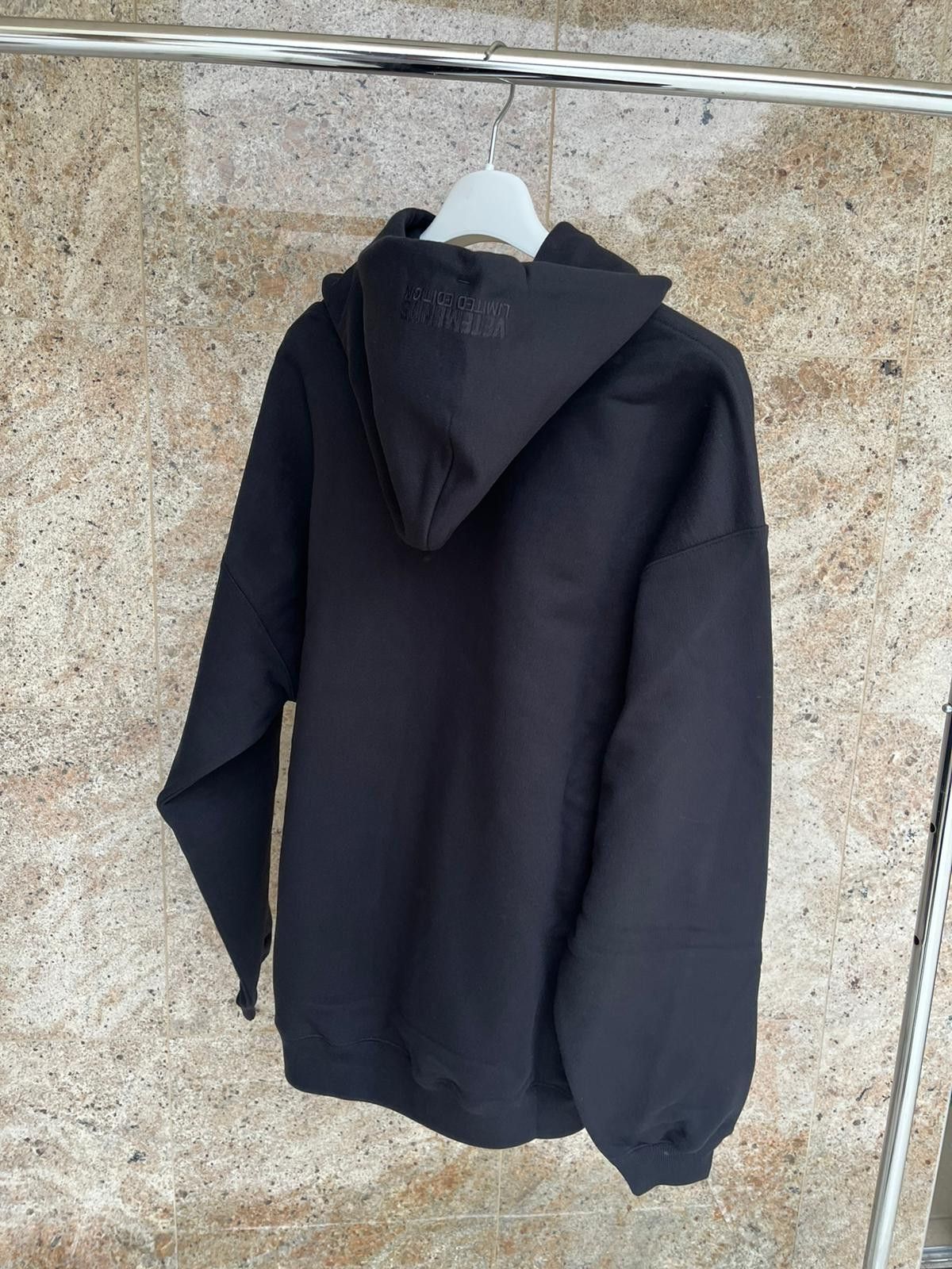 Vetements Sweet Logo Hoodie in Black Size US S / EU 44-46 / 1 - 16 Thumbnail